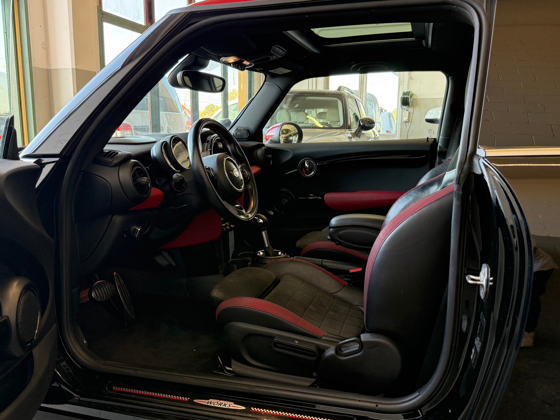 MINI Cooper John Cooper Works Steptronic-image-6
