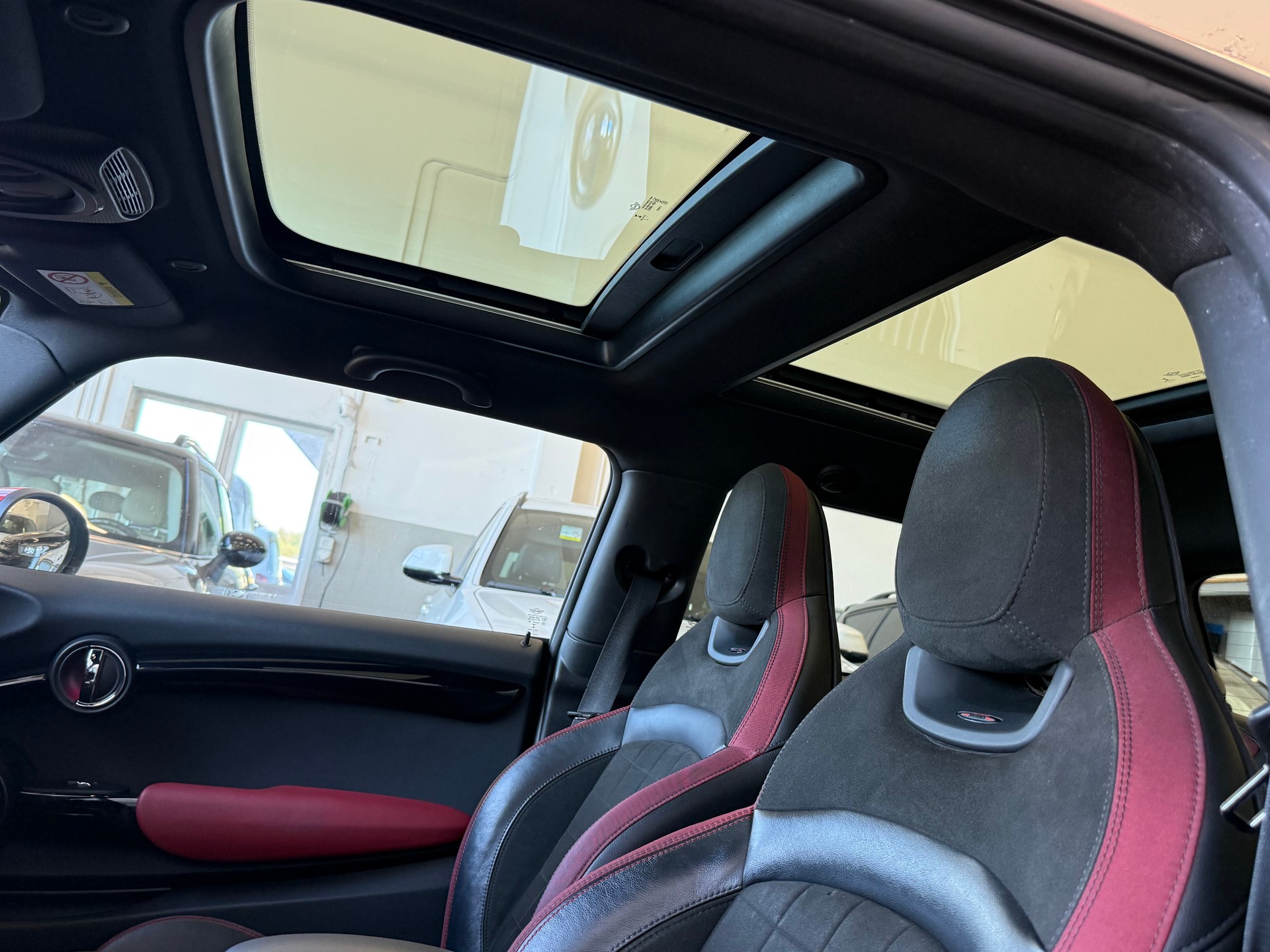 MINI Cooper John Cooper Works Steptronic-image-10