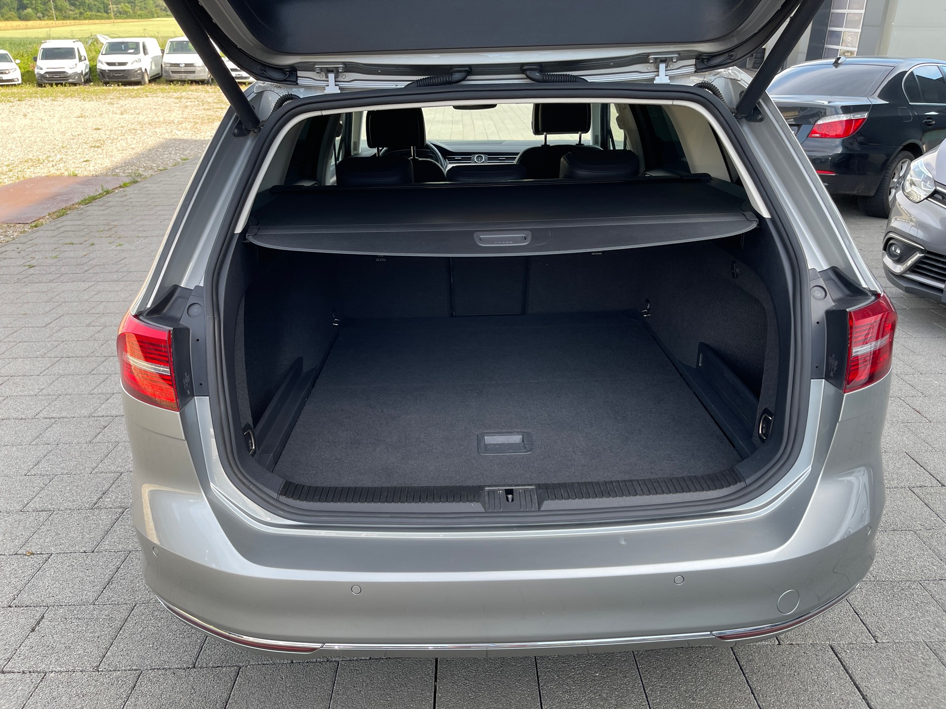 VW Passat Variant 2.0 TDI BMT Highline DSG-image-14