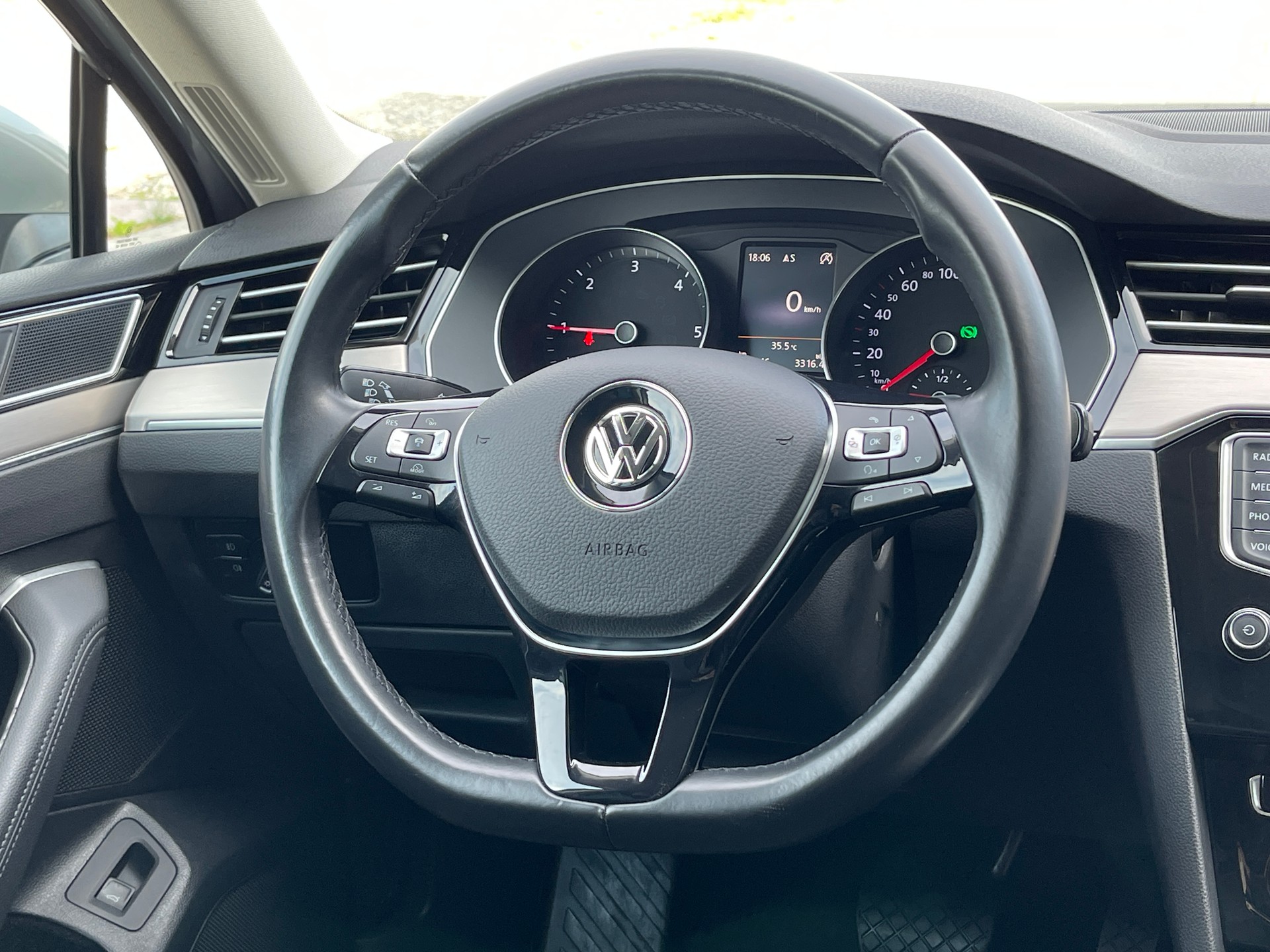 VW Passat Variant 2.0 TDI BMT Highline DSG-image-8