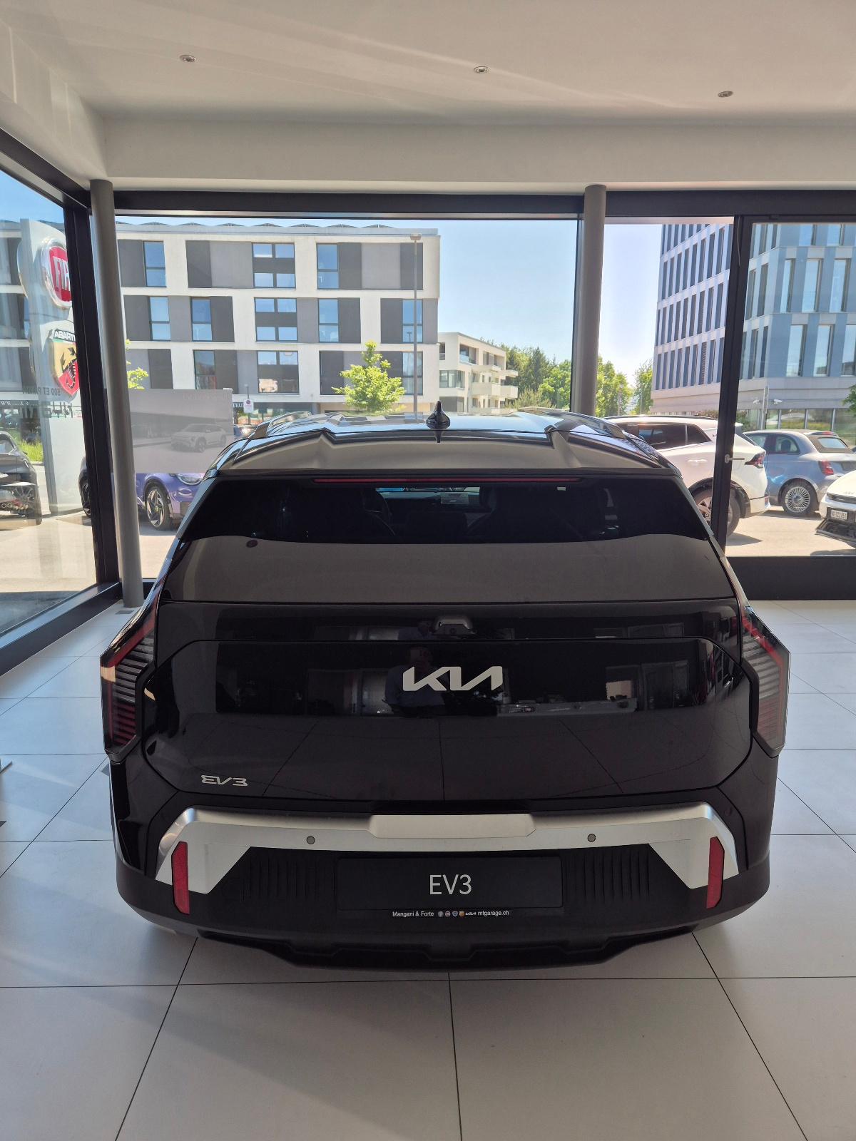 KIA EV3 81 kWh Earth-image-1