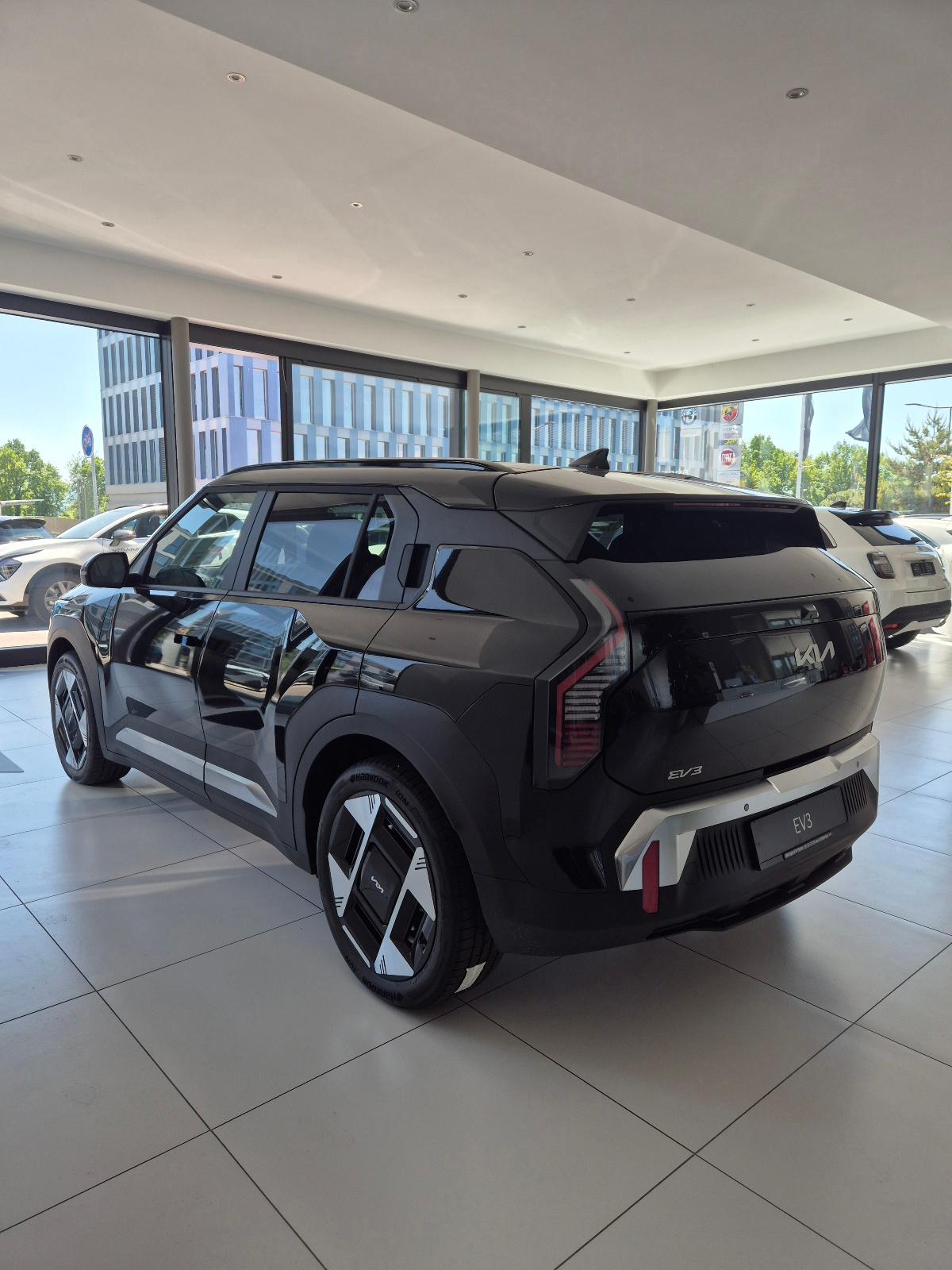 KIA EV3 81 kWh Earth-image-5