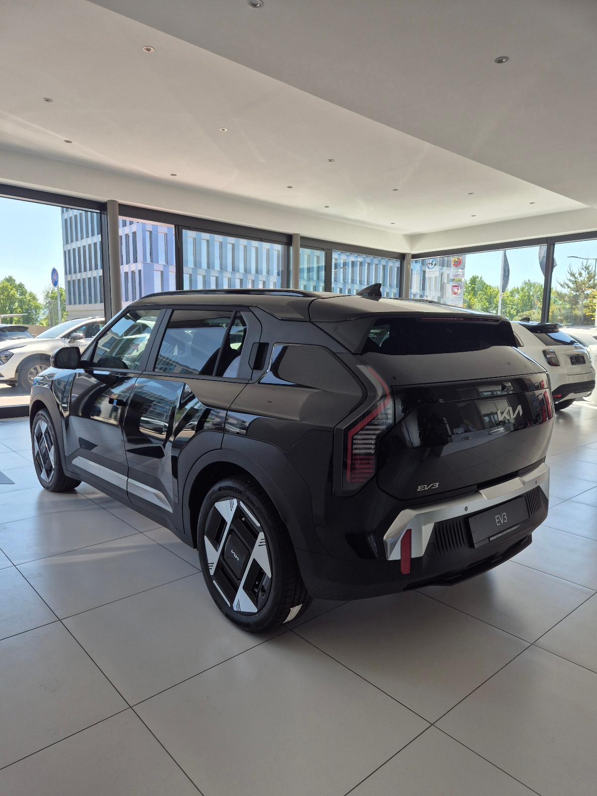 KIA EV3 81 kWh Earth-image-4