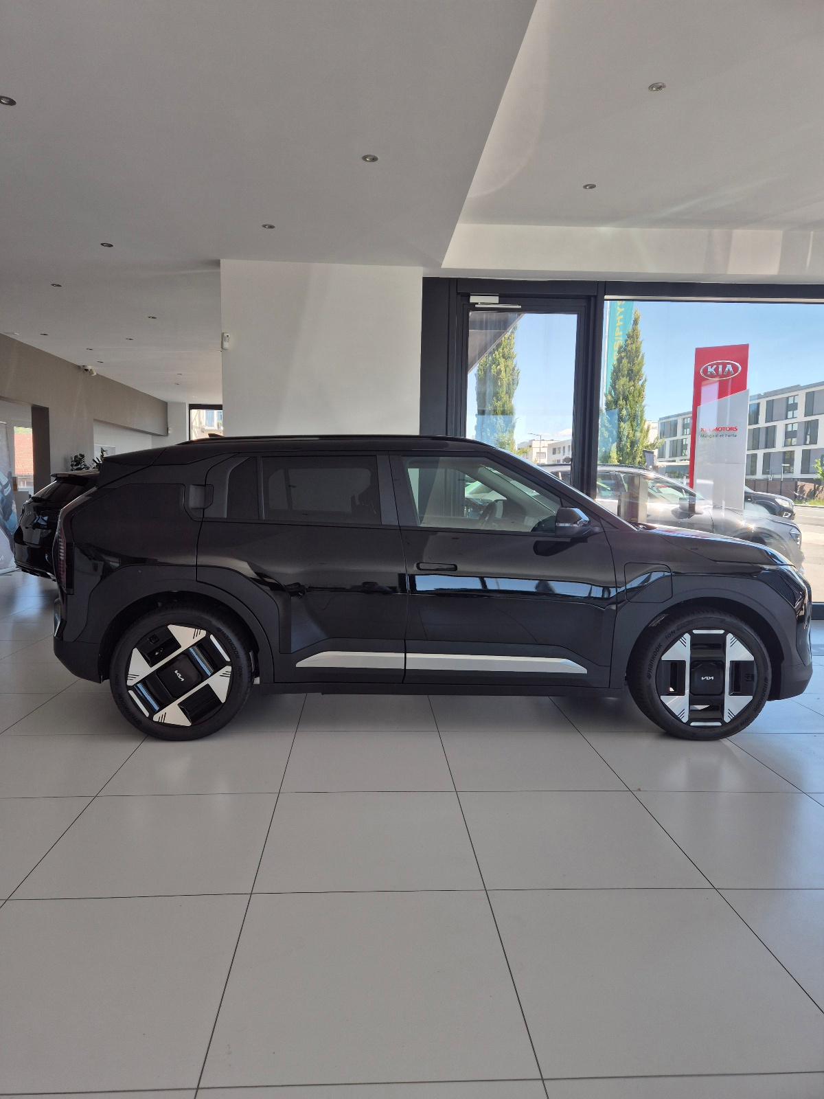KIA EV3 81 kWh Earth-image-3