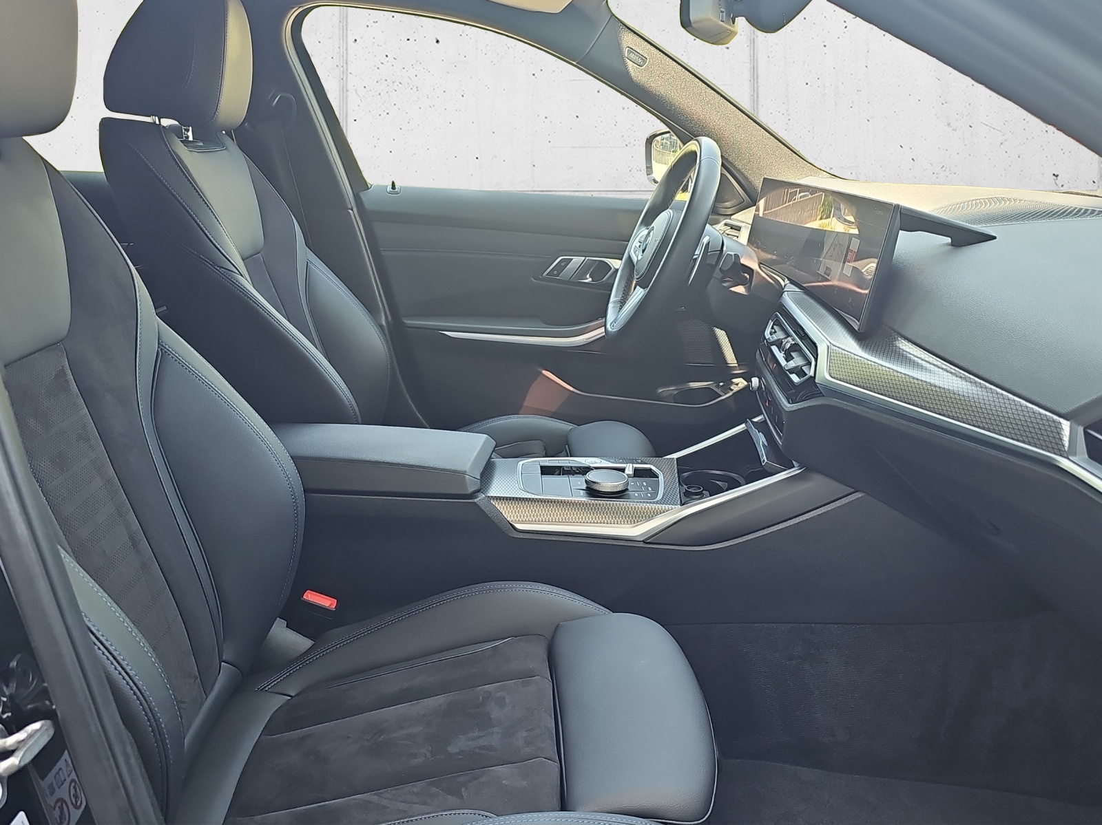 BMW 320e xDr Tour M Sport-image-17