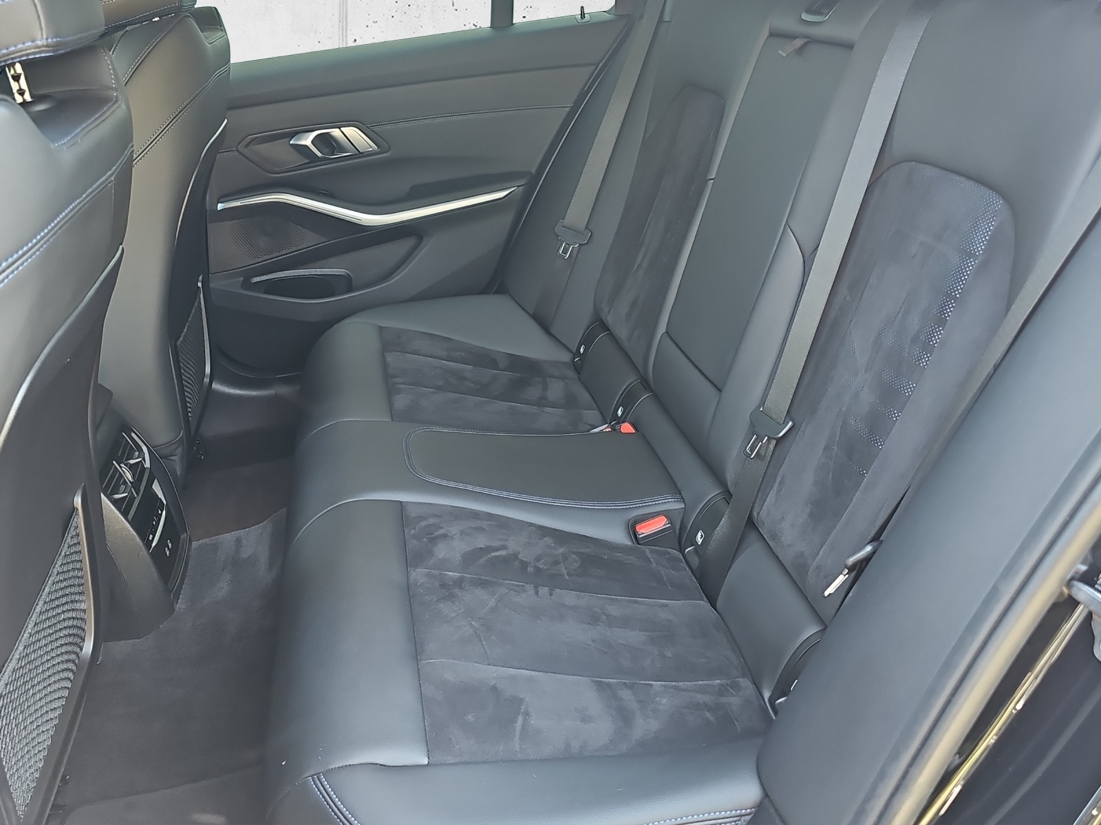 BMW 320e xDr Tour M Sport-image-14