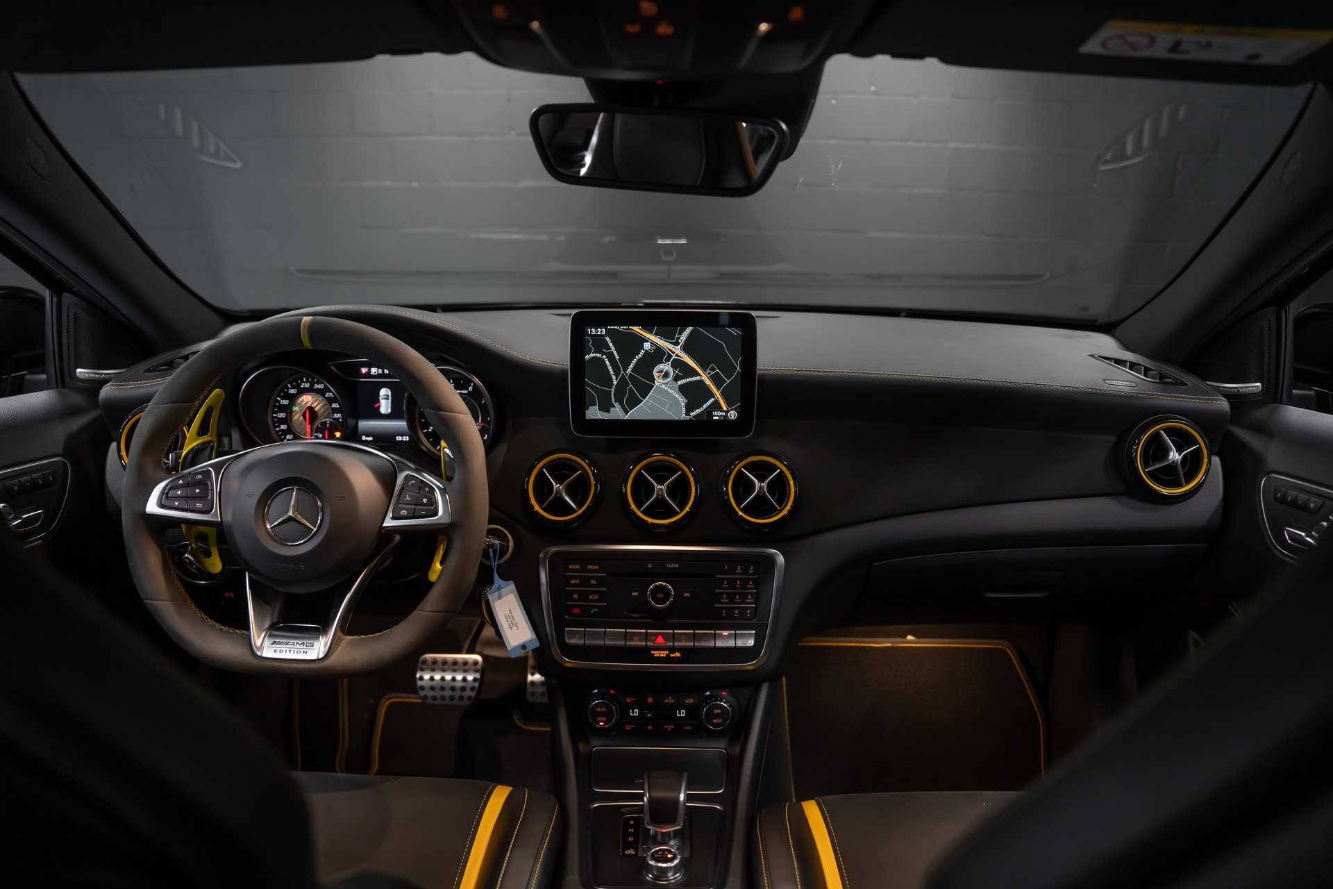 MERCEDES-BENZ A 45 AMG Yellow Night Edition 4Matic 7G-DCT / CH Auto / Limitiertes Fahrzeug / Garantie-image-12