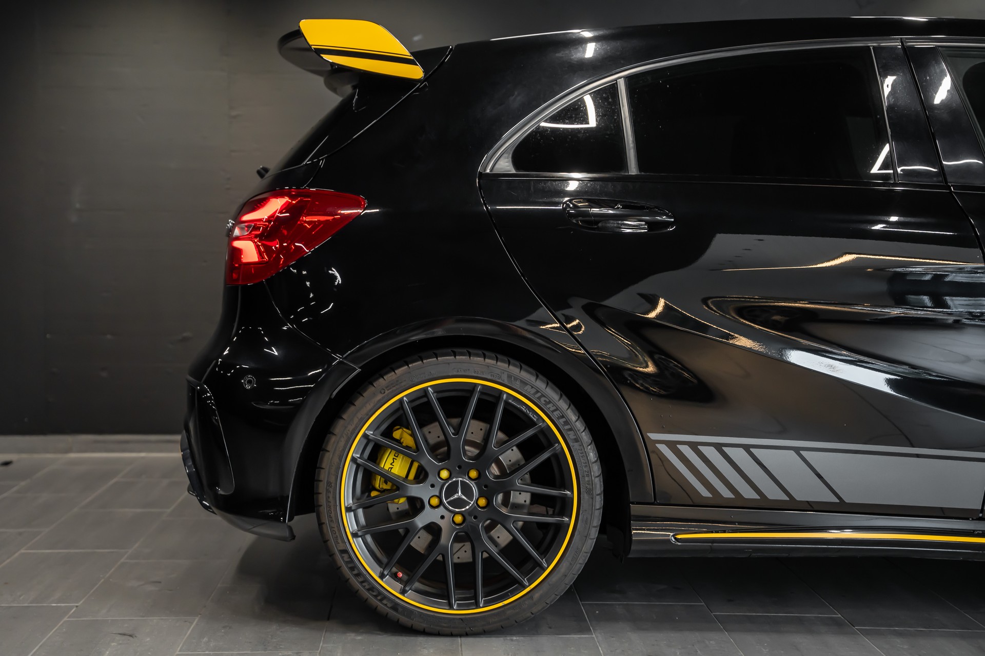 MERCEDES-BENZ A 45 AMG Yellow Night Edition 4Matic 7G-DCT / CH Auto / Limitiertes Fahrzeug / Garantie-image-4