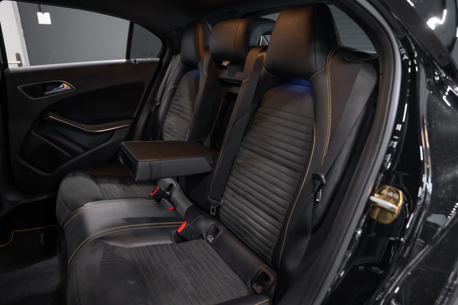MERCEDES-BENZ A 45 AMG Yellow Night Edition 4Matic 7G-DCT / CH Auto / Limitiertes Fahrzeug / Garantie-image-11