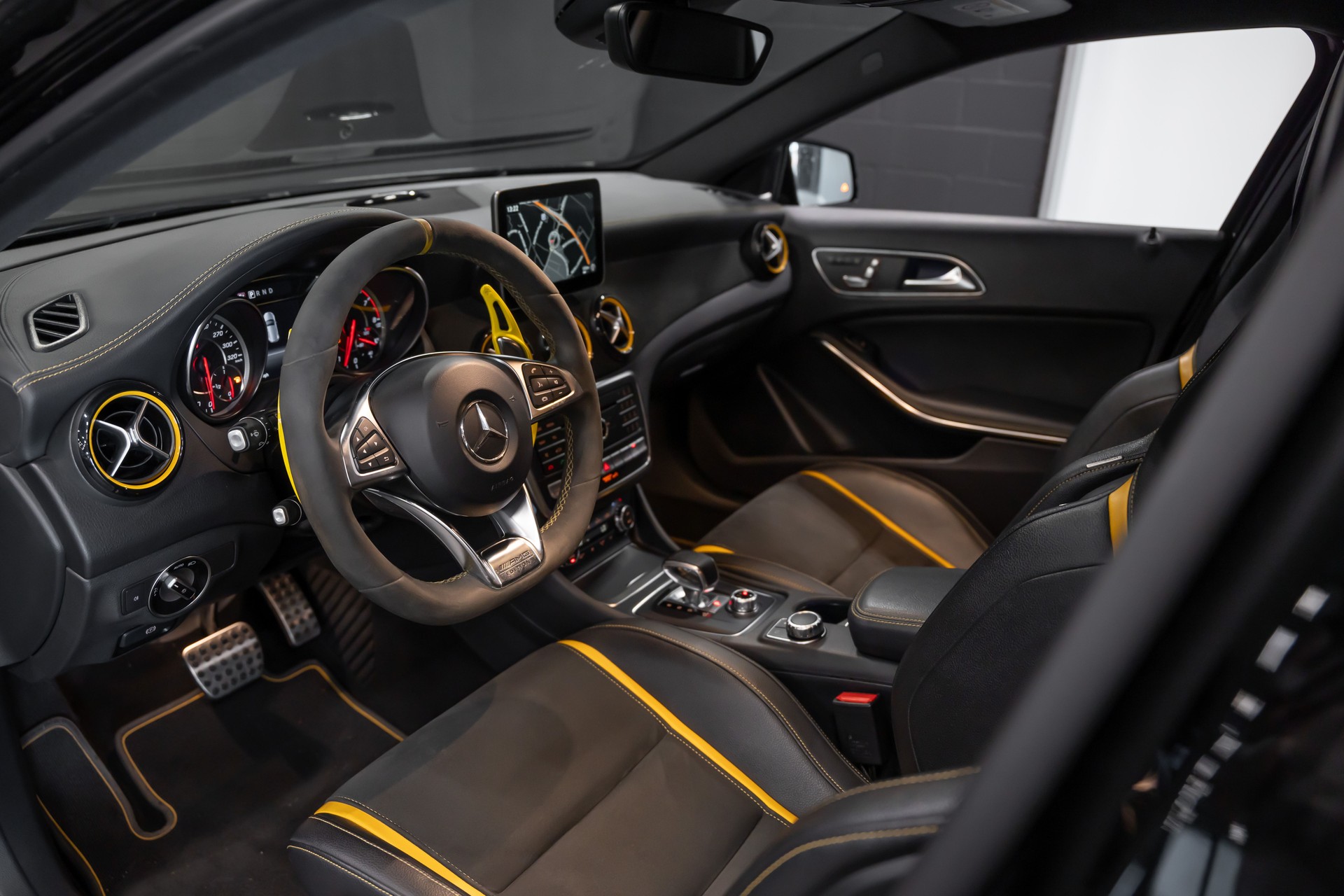 MERCEDES-BENZ A 45 AMG Yellow Night Edition 4Matic 7G-DCT / CH Auto / Limitiertes Fahrzeug / Garantie-image-9
