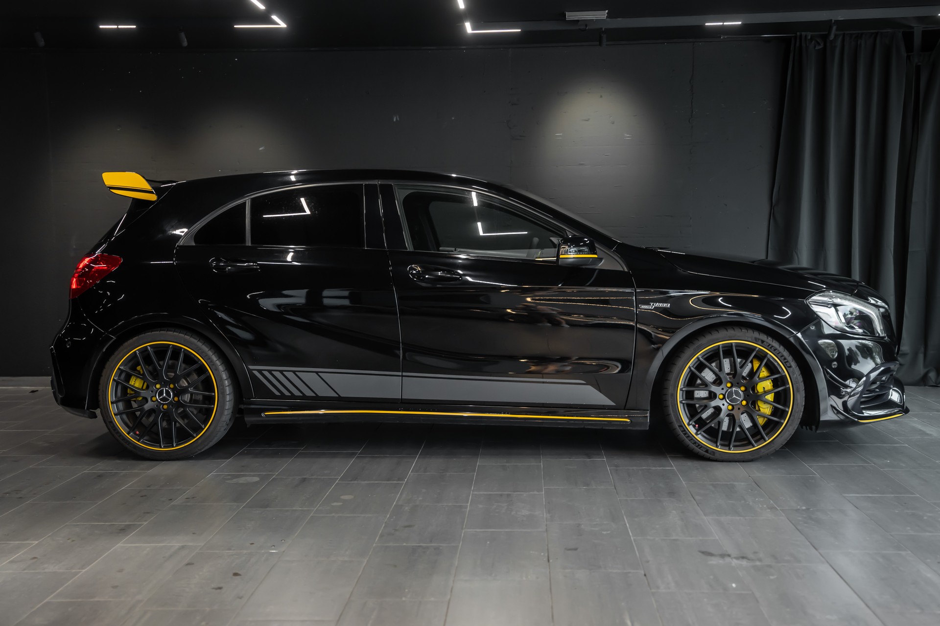 MERCEDES-BENZ A 45 AMG Yellow Night Edition 4Matic 7G-DCT / CH Auto / Limitiertes Fahrzeug / Garantie-image-2