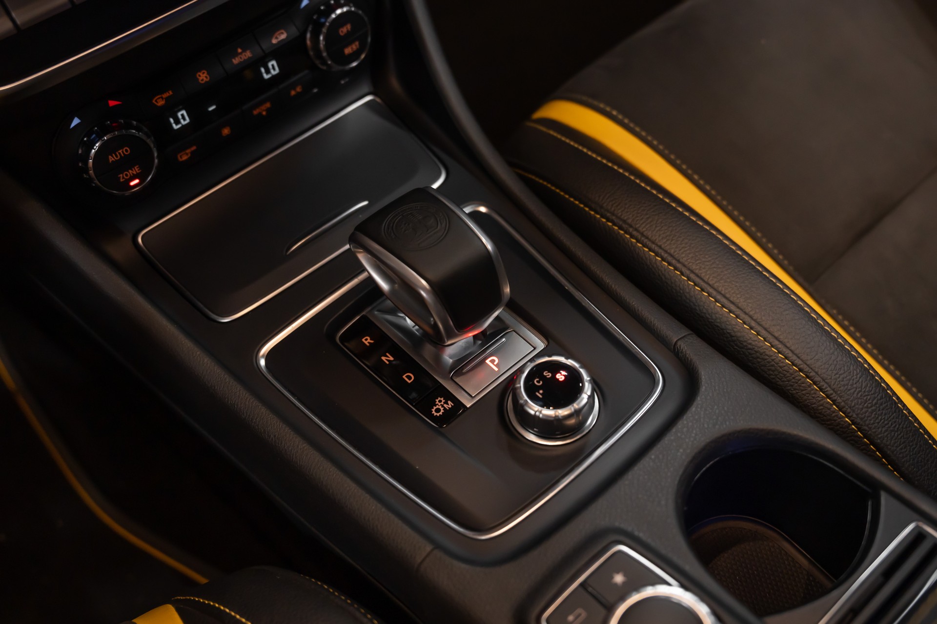 MERCEDES-BENZ A 45 AMG Yellow Night Edition 4Matic 7G-DCT / CH Auto / Limitiertes Fahrzeug / Garantie-image-13