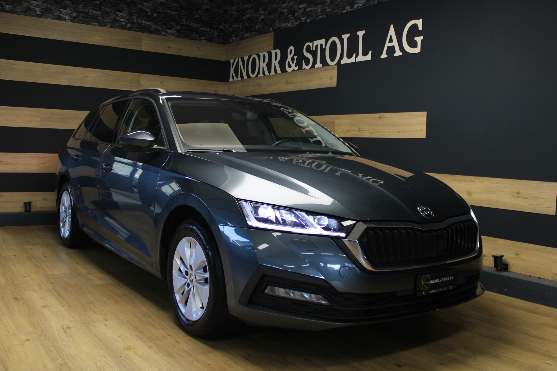 SKODA Octavia Combi 2.0 TDI DSG Ambition 4x4-image-1