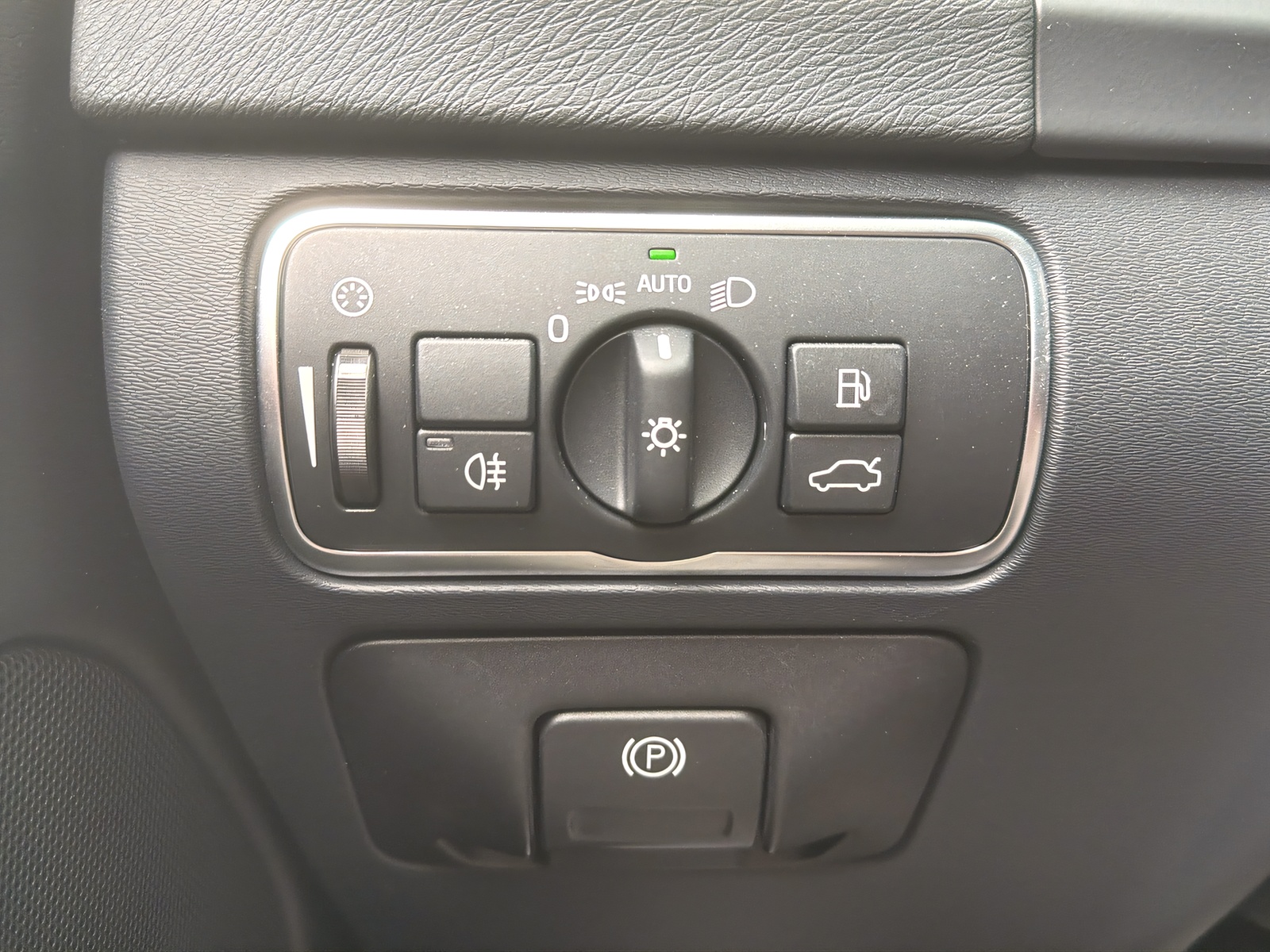 VOLVO V60 2.4 D4 Summum AWD-image-14