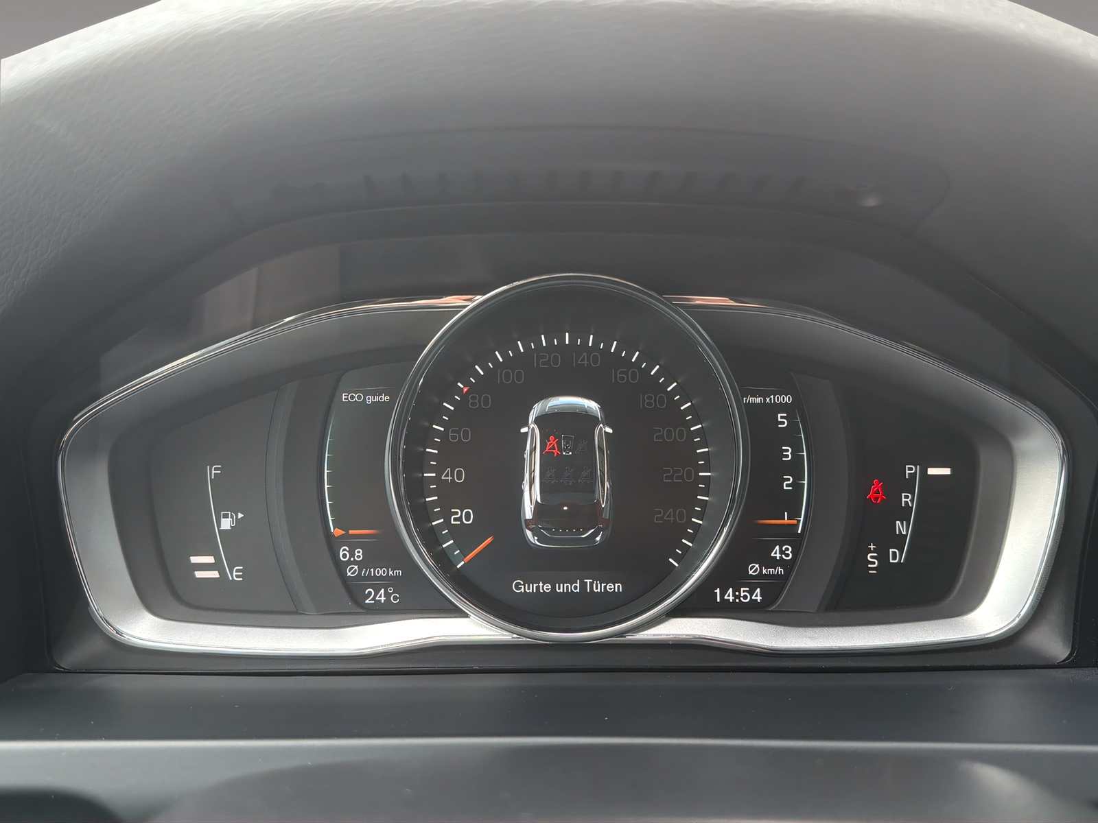 VOLVO V60 2.4 D4 Summum AWD-image-8