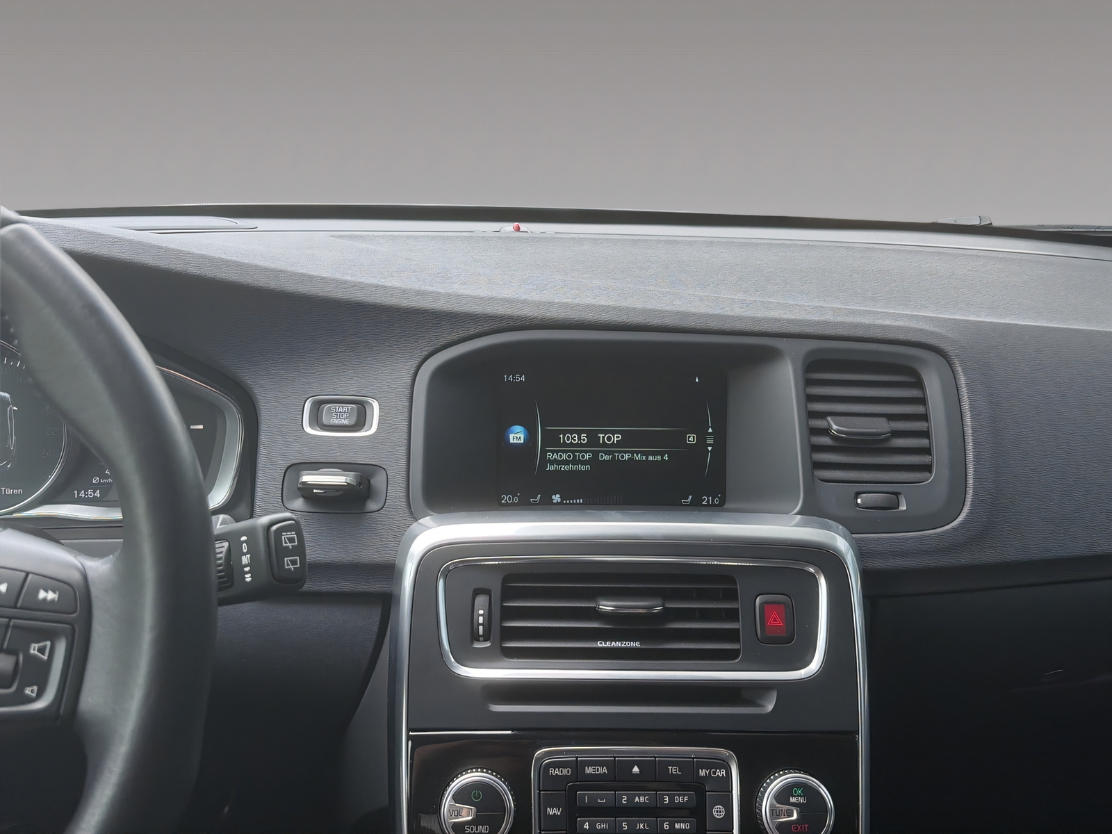 VOLVO V60 2.4 D4 Summum AWD-image-9