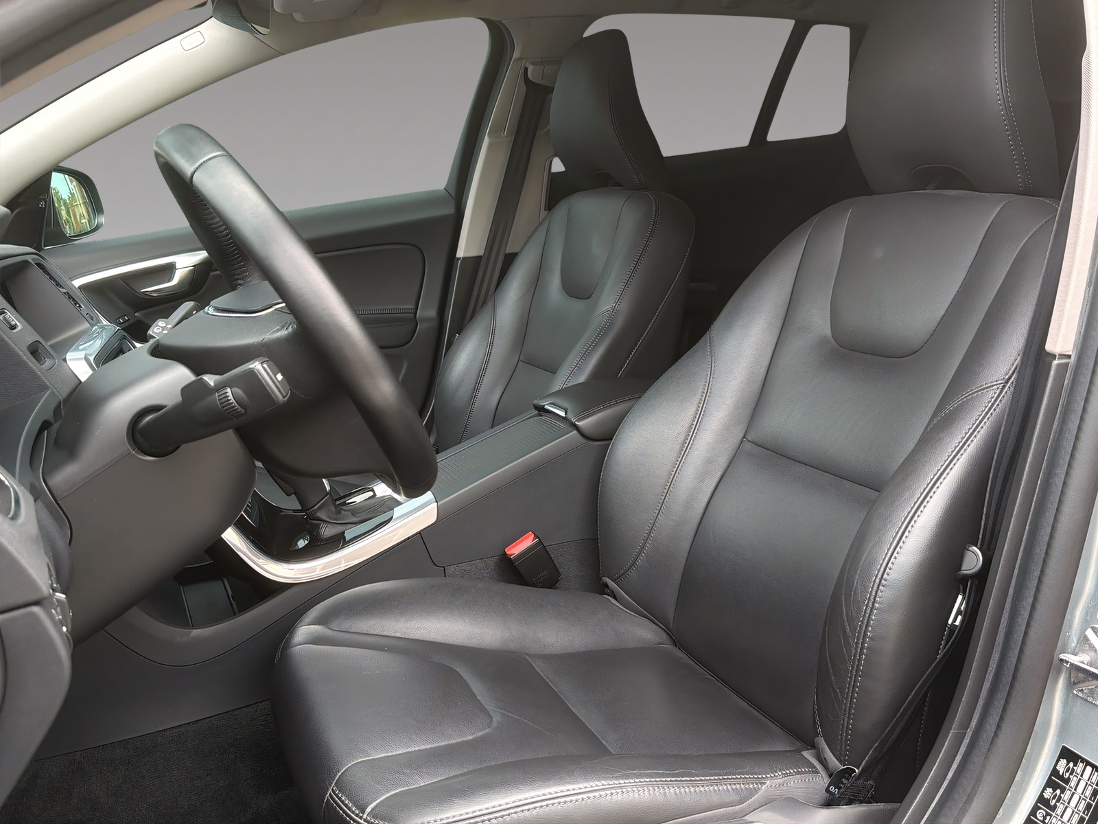 VOLVO V60 2.4 D4 Summum AWD-image-5