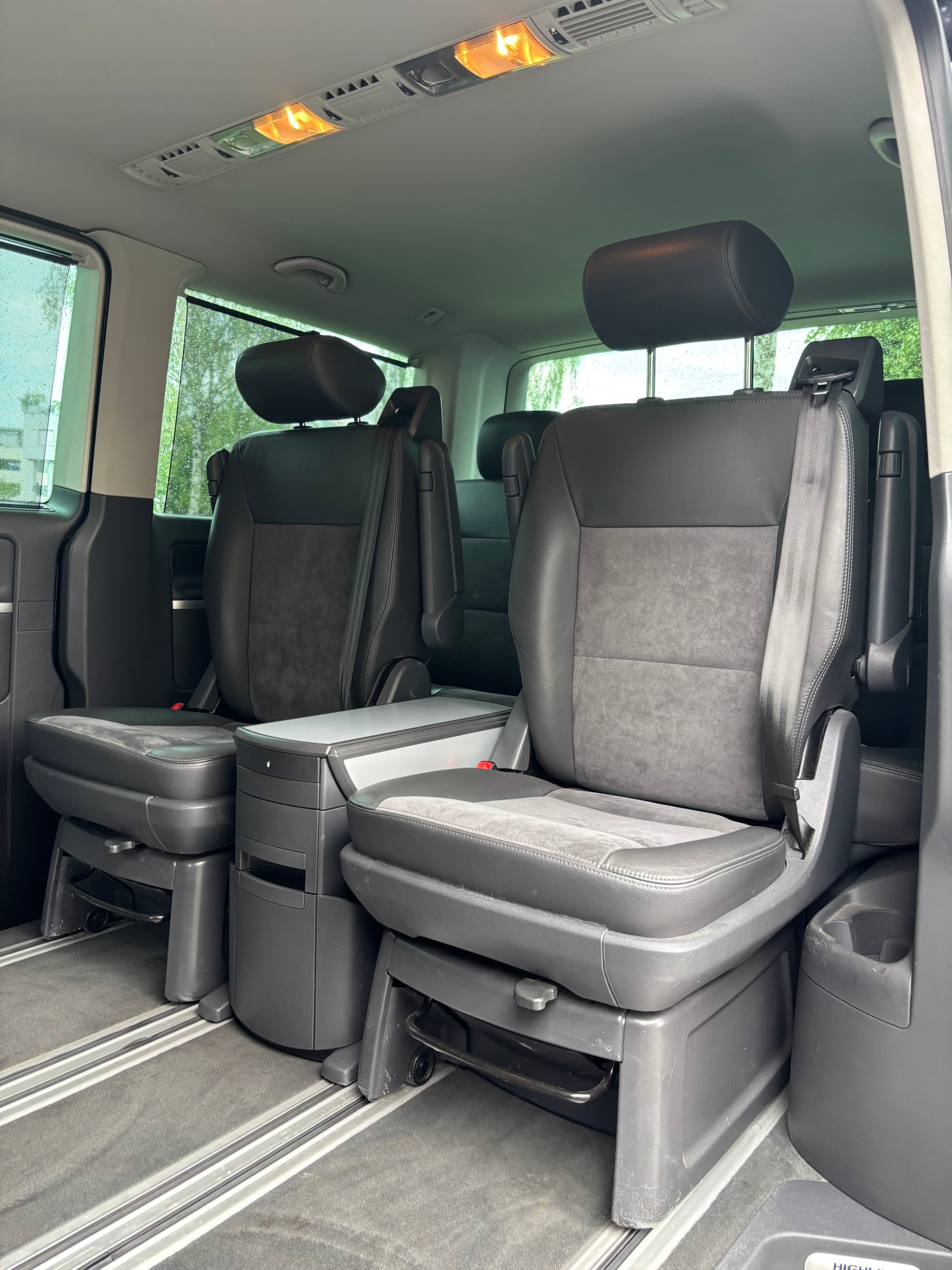 VW T5 Multivan 2.0 Bi-TDI CR Highline 4Motion DSG-image-11