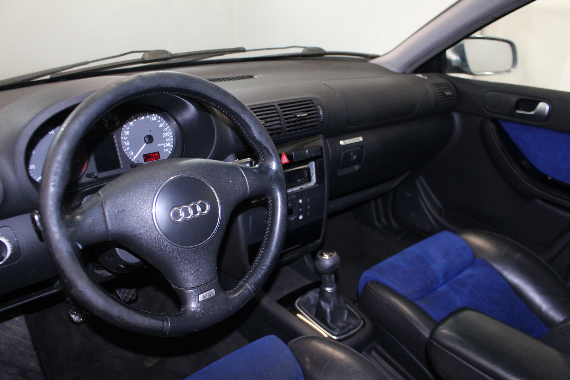 AUDI S3 1.8 20V Turbo 225 quattro-image-10