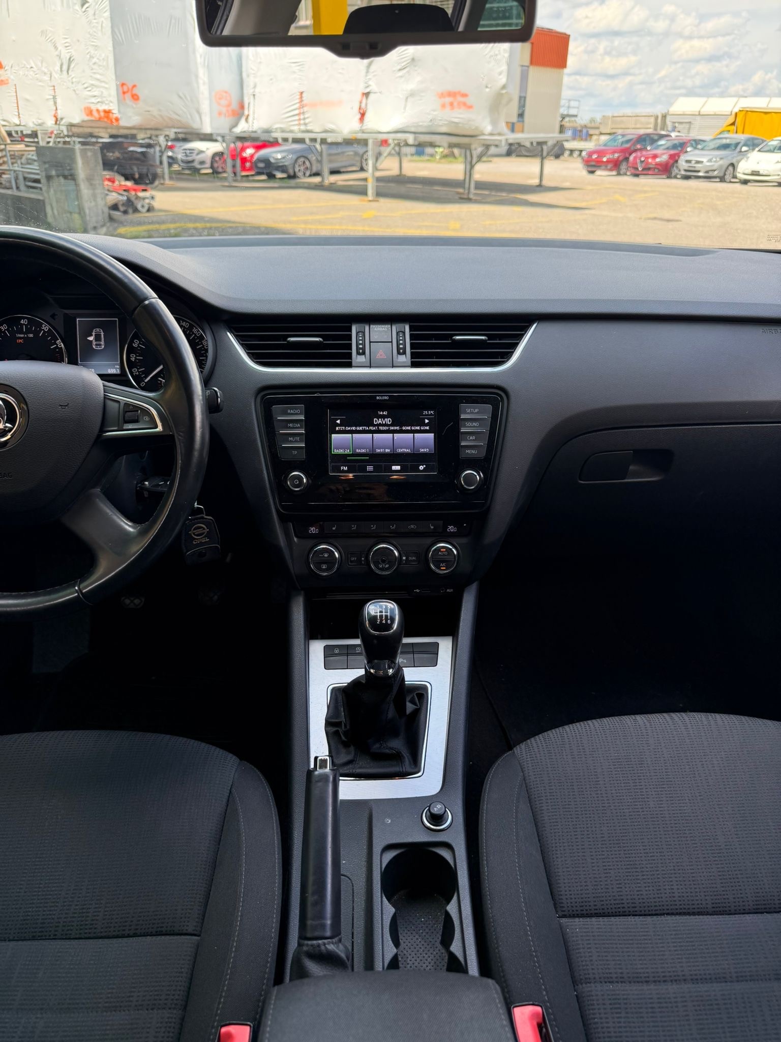 SKODA Octavia Combi 1.8 TSI Elegance-image-11
