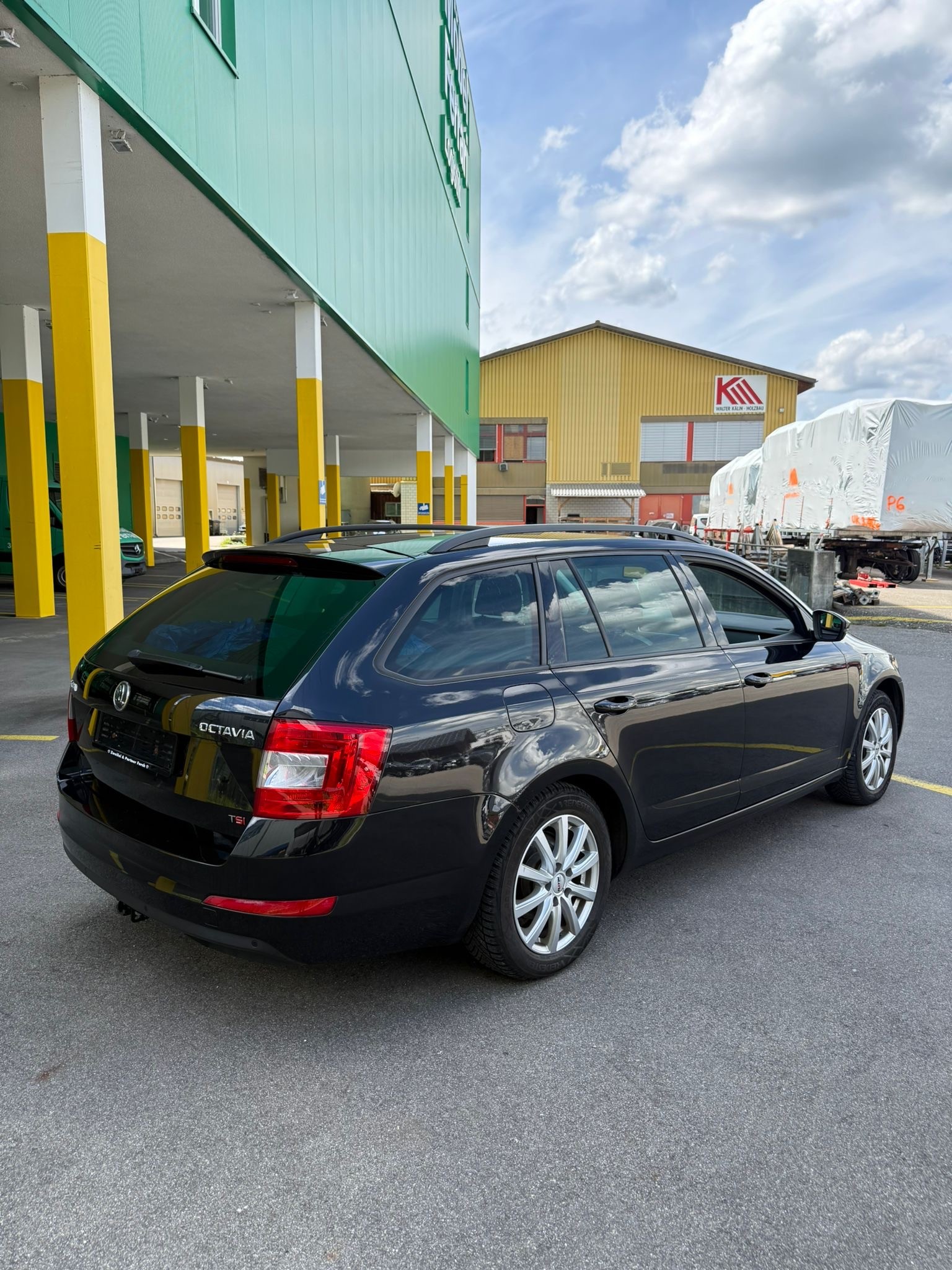 SKODA Octavia Combi 1.8 TSI Elegance-image-4