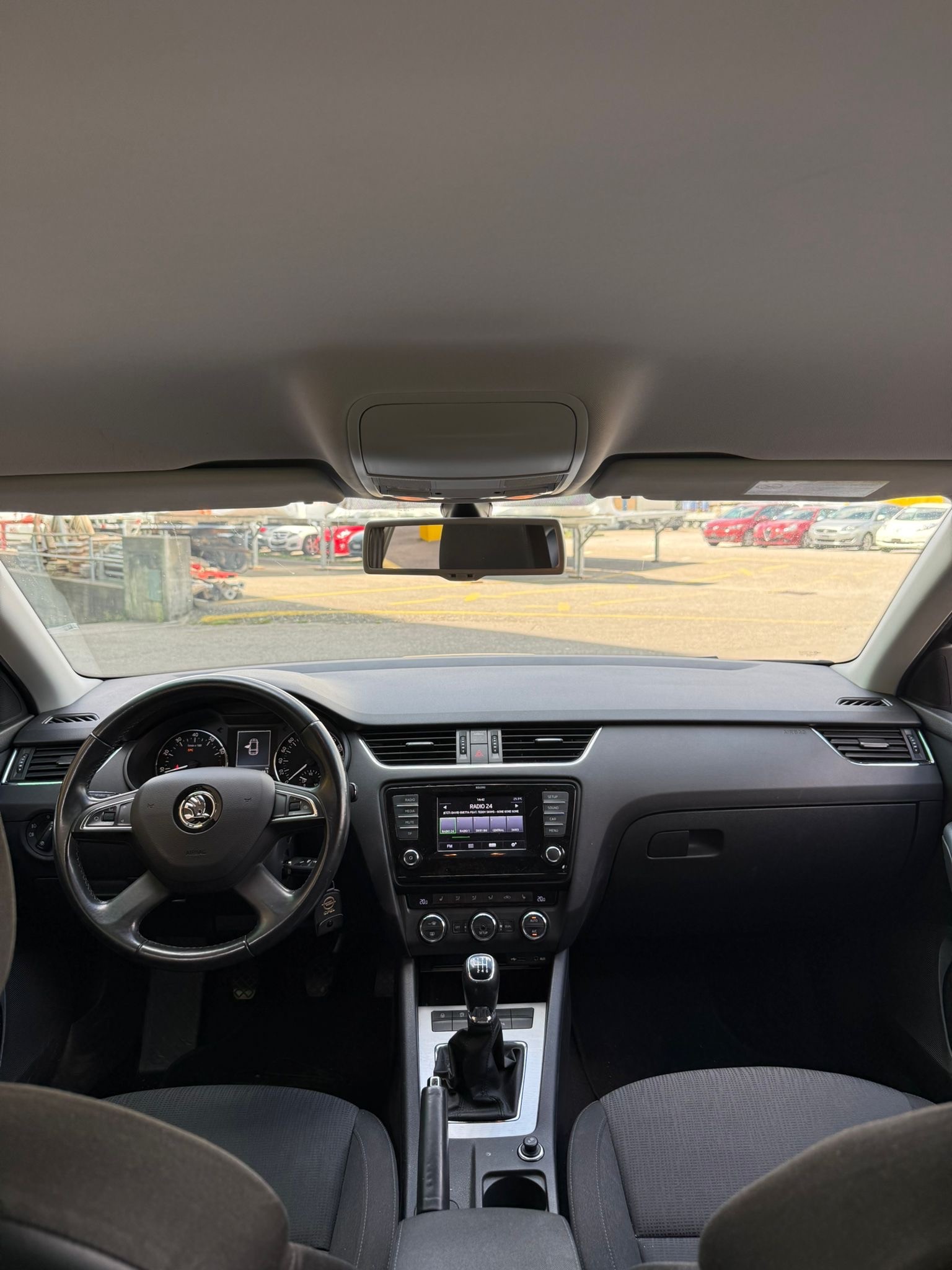 SKODA Octavia Combi 1.8 TSI Elegance-image-9