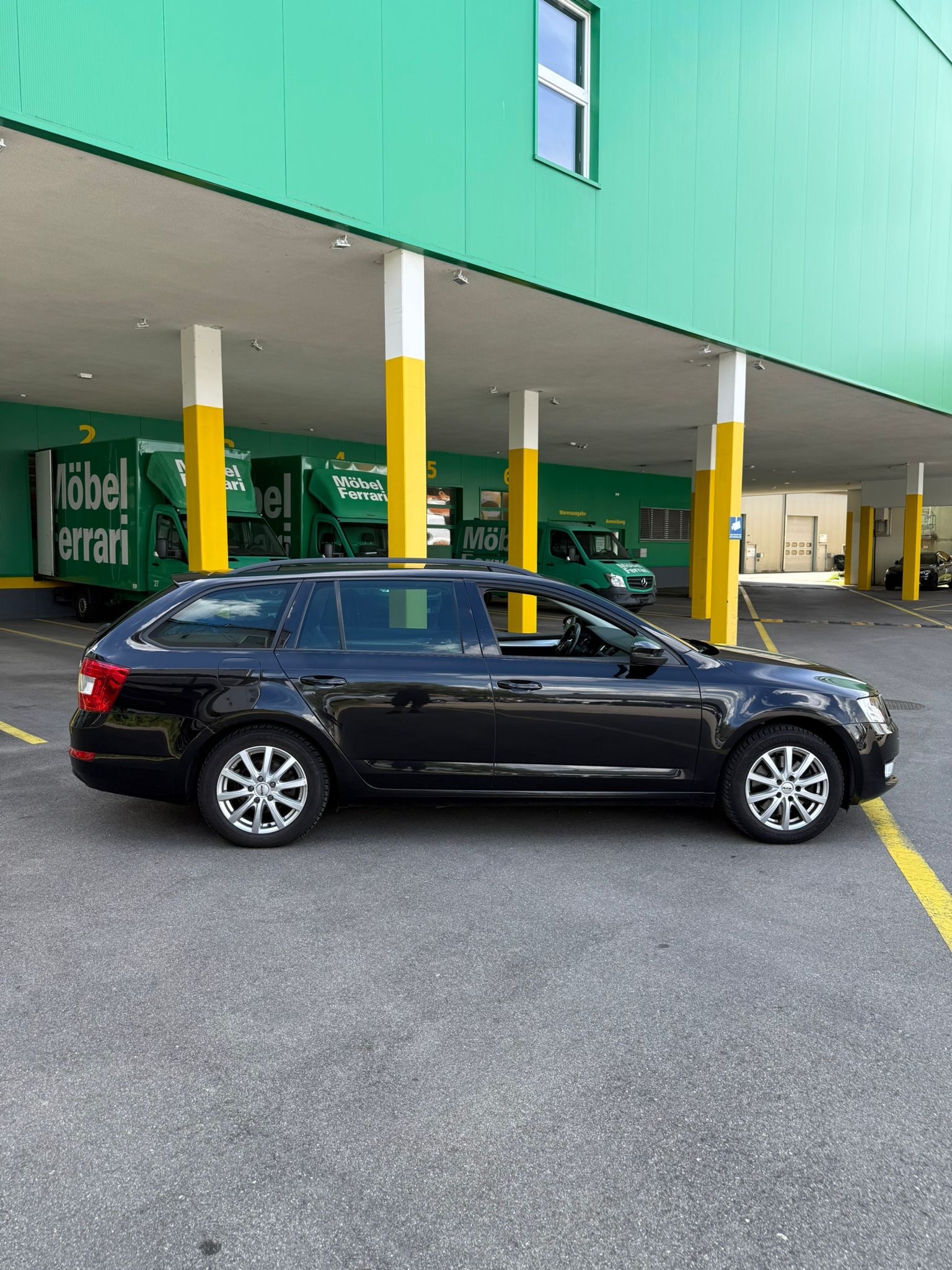 SKODA Octavia Combi 1.8 TSI Elegance-image-3