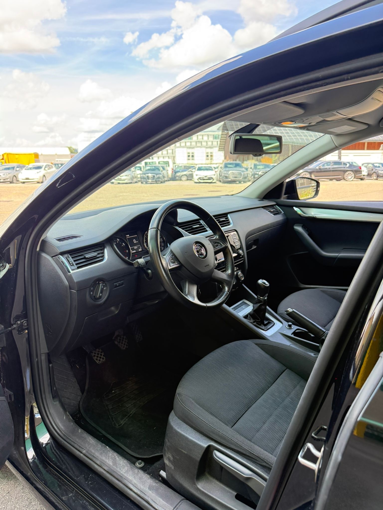 SKODA Octavia Combi 1.8 TSI Elegance-image-8