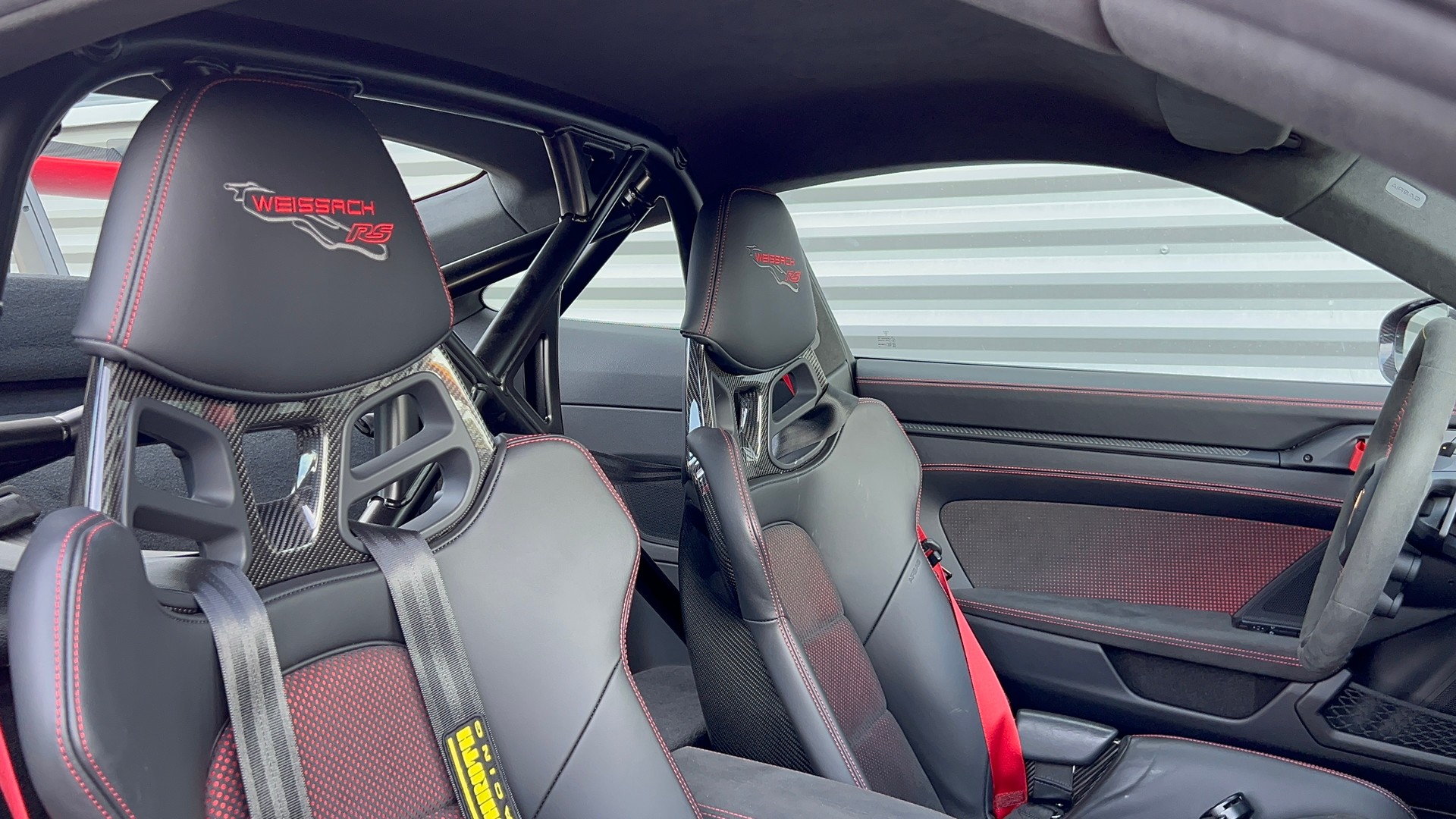 PORSCHE 911 GT3 RS Weissach-image-9