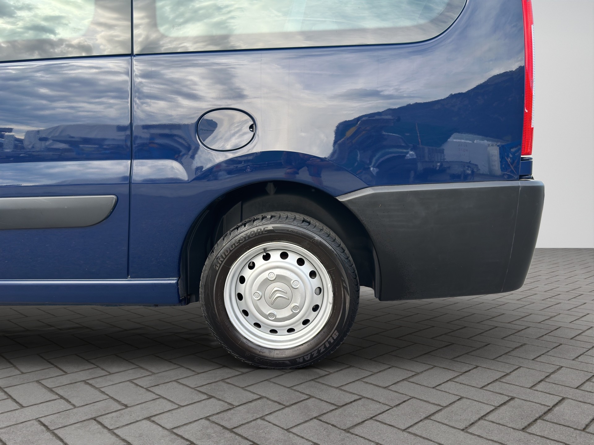CITROEN Jumpy 2.0 HDi L2H1 Attraction-image-19