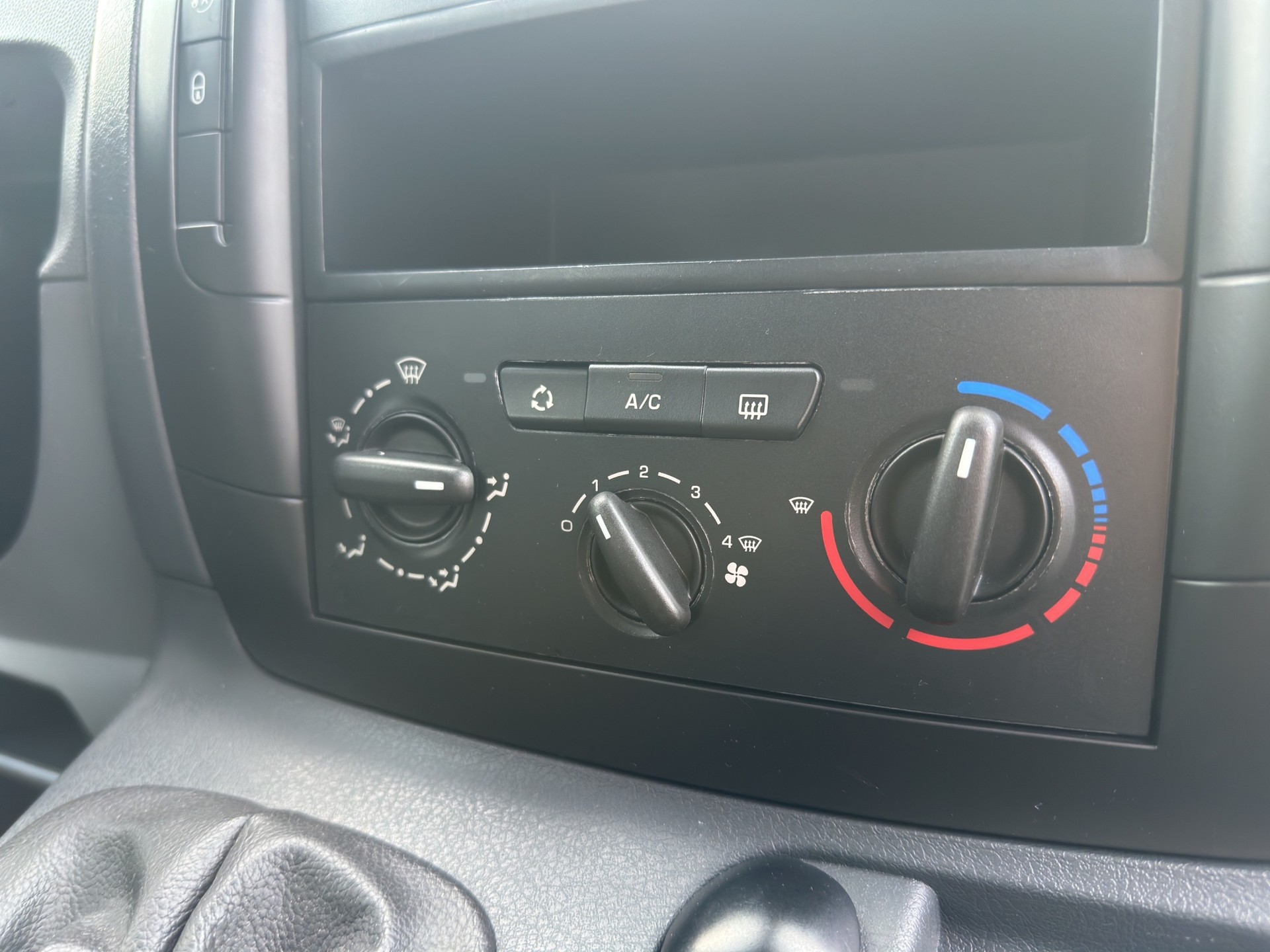 CITROEN Jumpy 2.0 HDi L2H1 Attraction-image-13