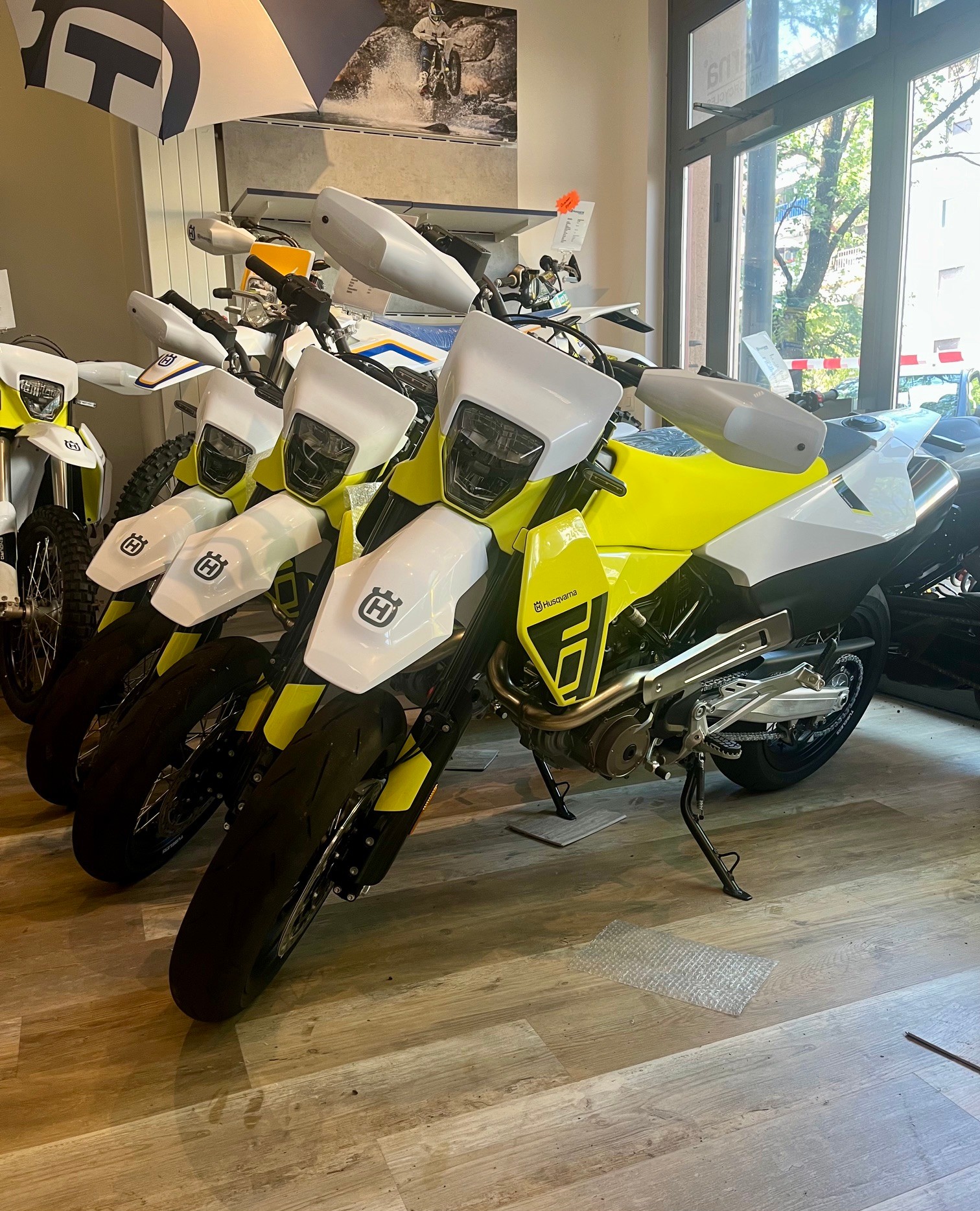 HUSQVARNA 701 Supermoto