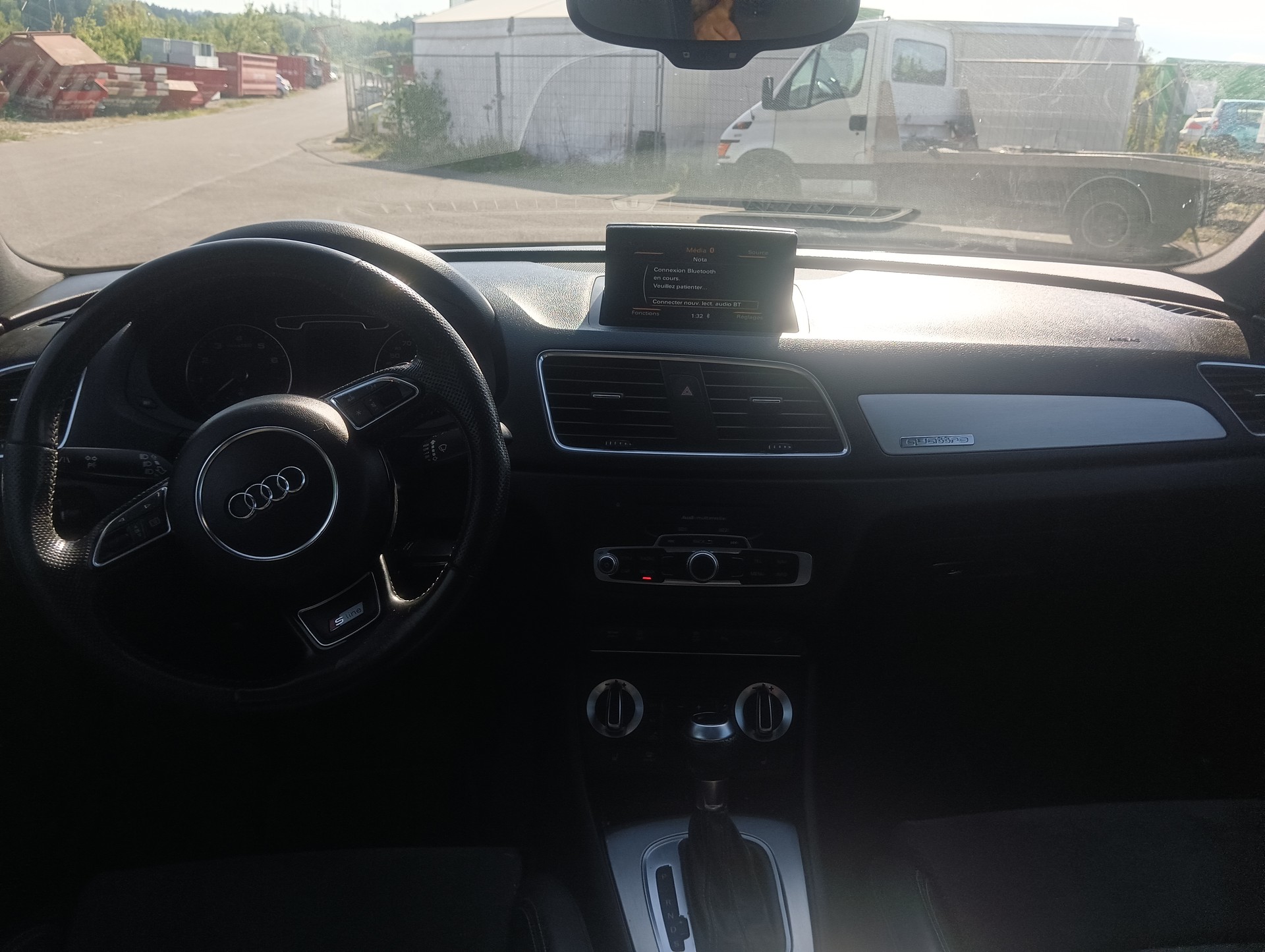 AUDI Q3 2.0 TFSI quattro S-tronic-image-6