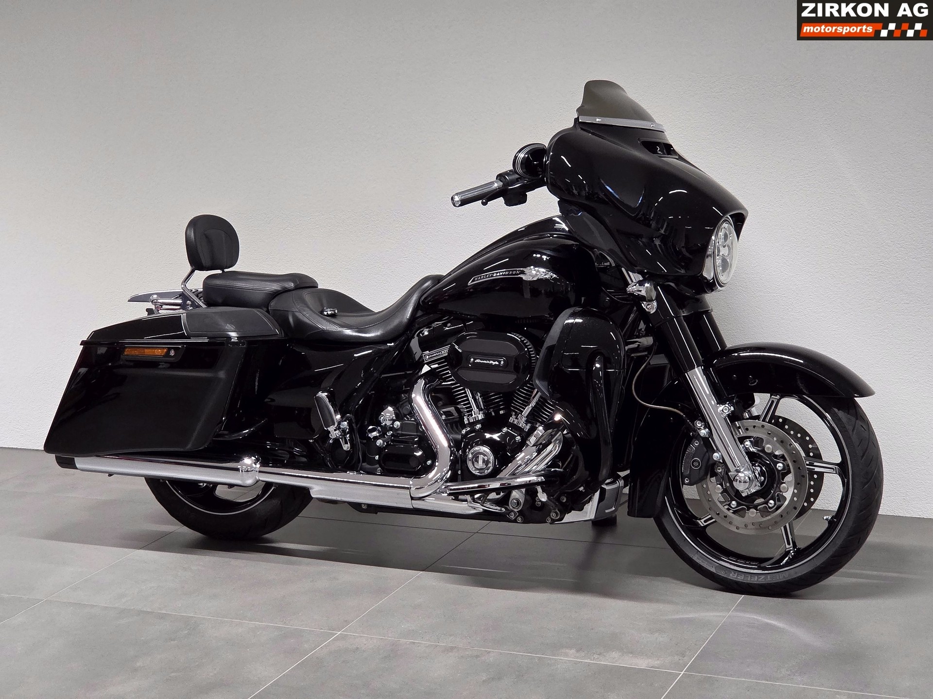 HARLEY-DAVIDSON FLHXSE Street Glide ABS CVO-showroom-element-1