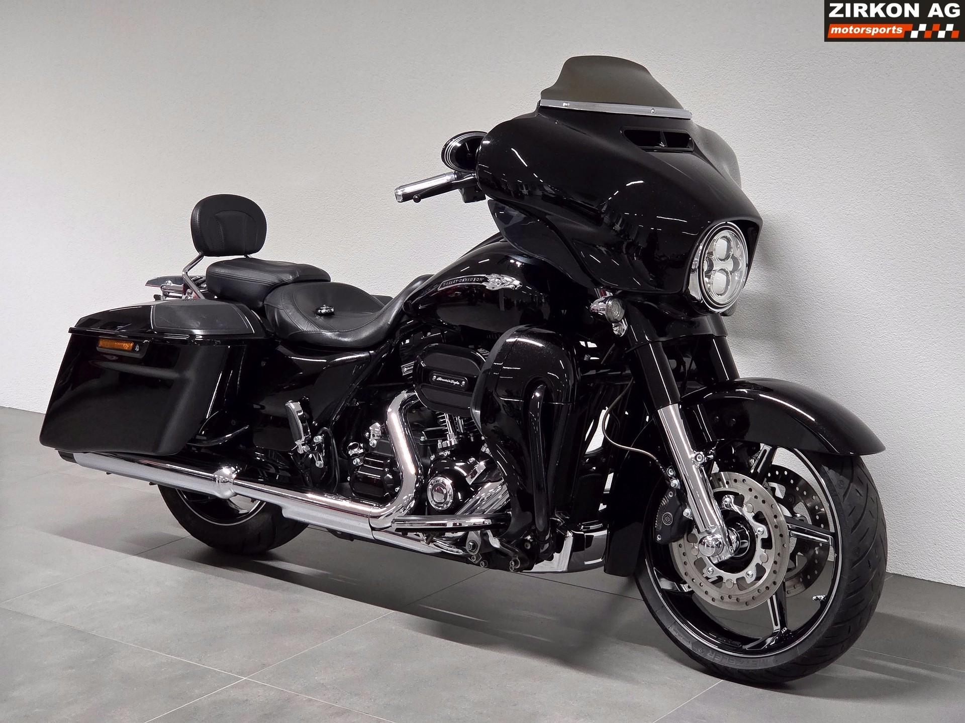 HARLEY-DAVIDSON FLHXSE Street Glide ABS CVO-showroom-element-2