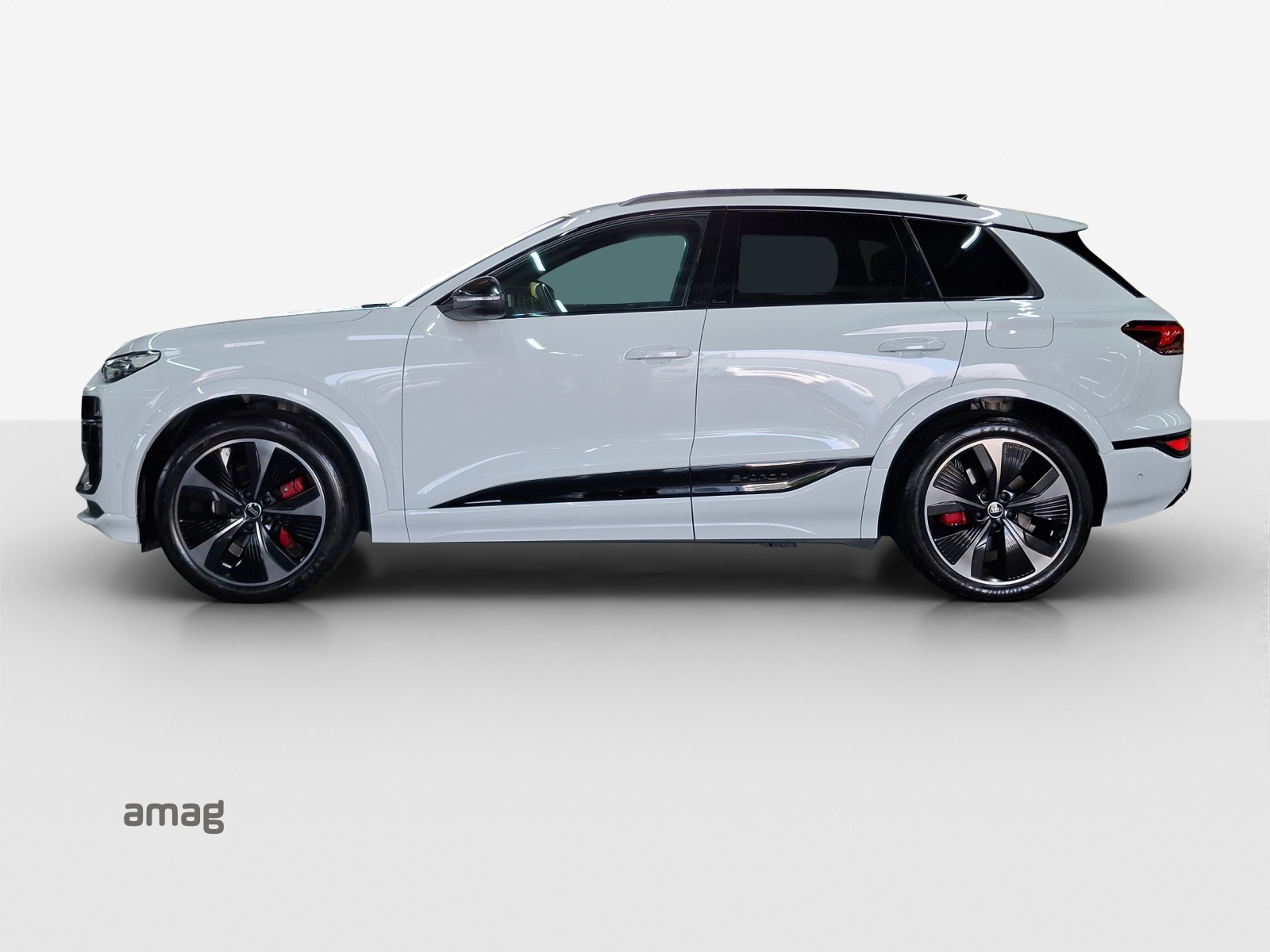AUDI Q6 e-tron quattro-image-1