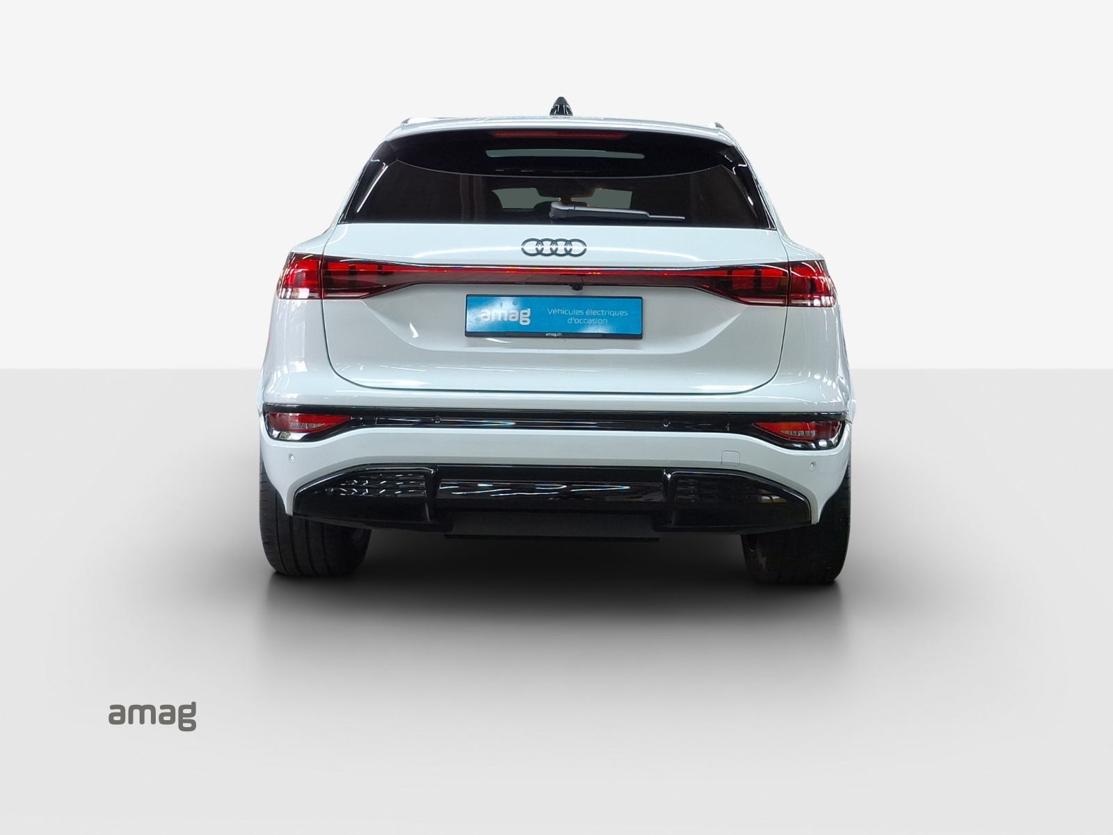 AUDI Q6 e-tron quattro-image-4