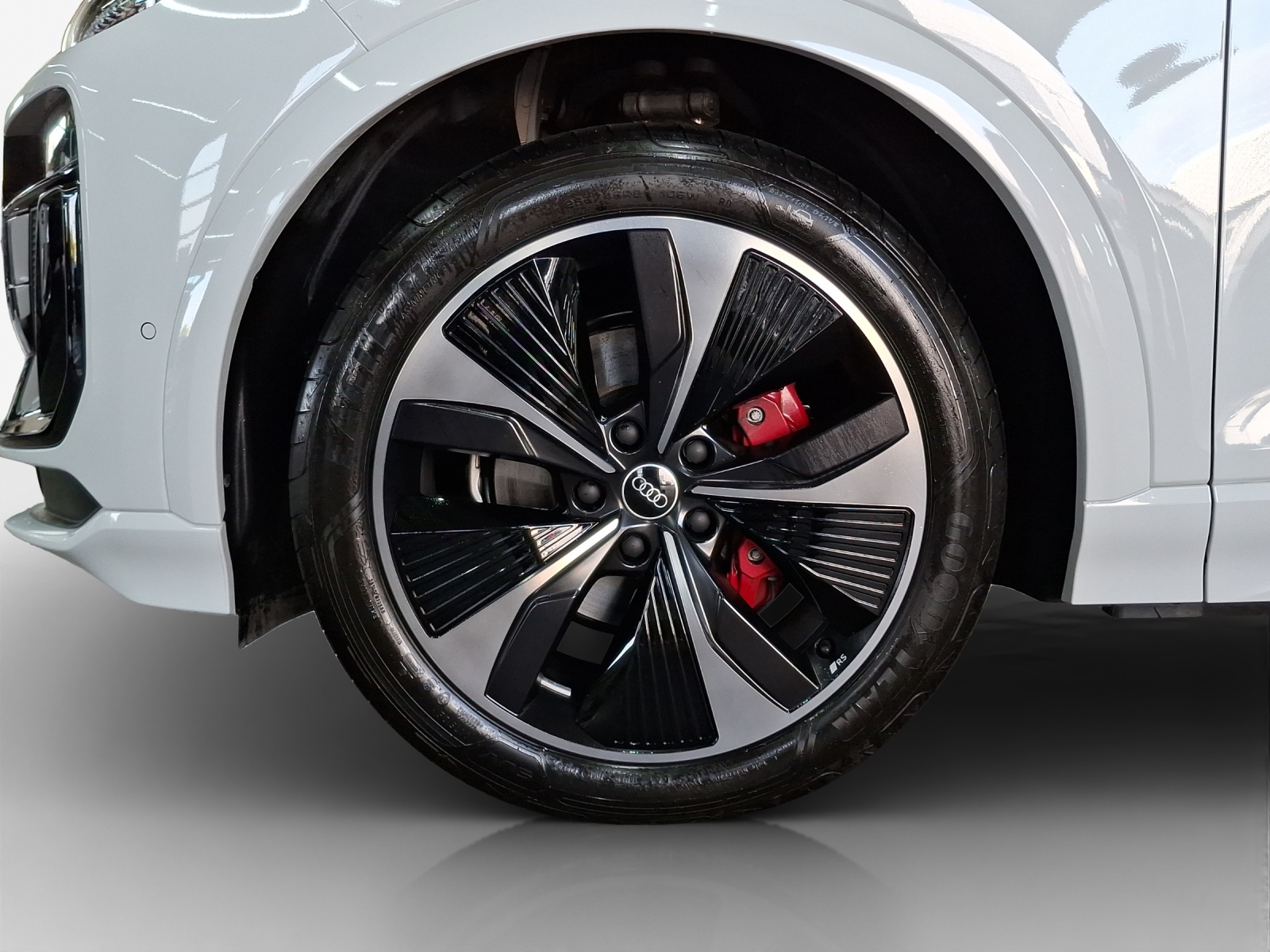 AUDI Q6 e-tron quattro-image-15
