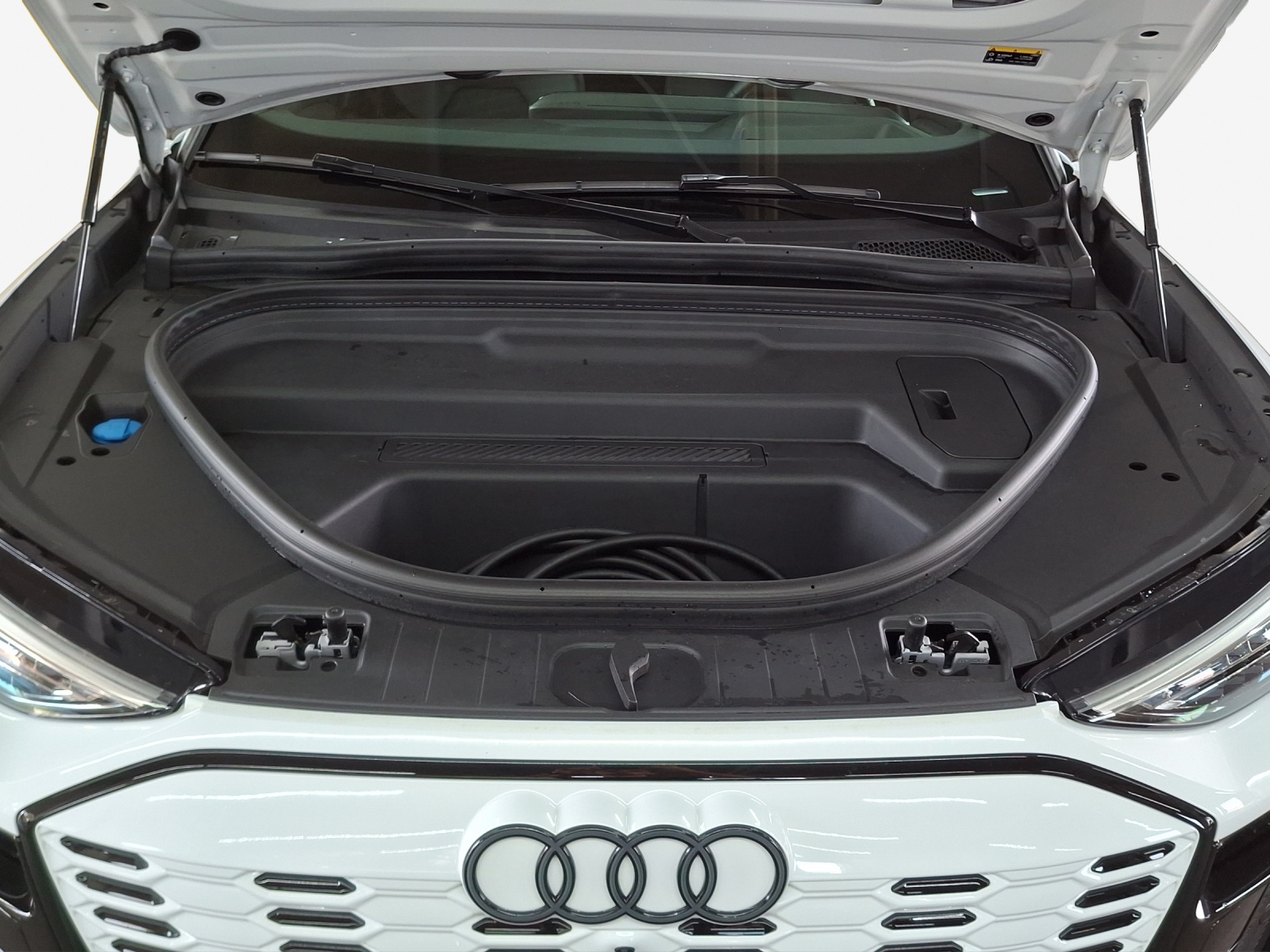 AUDI Q6 e-tron quattro-image-16