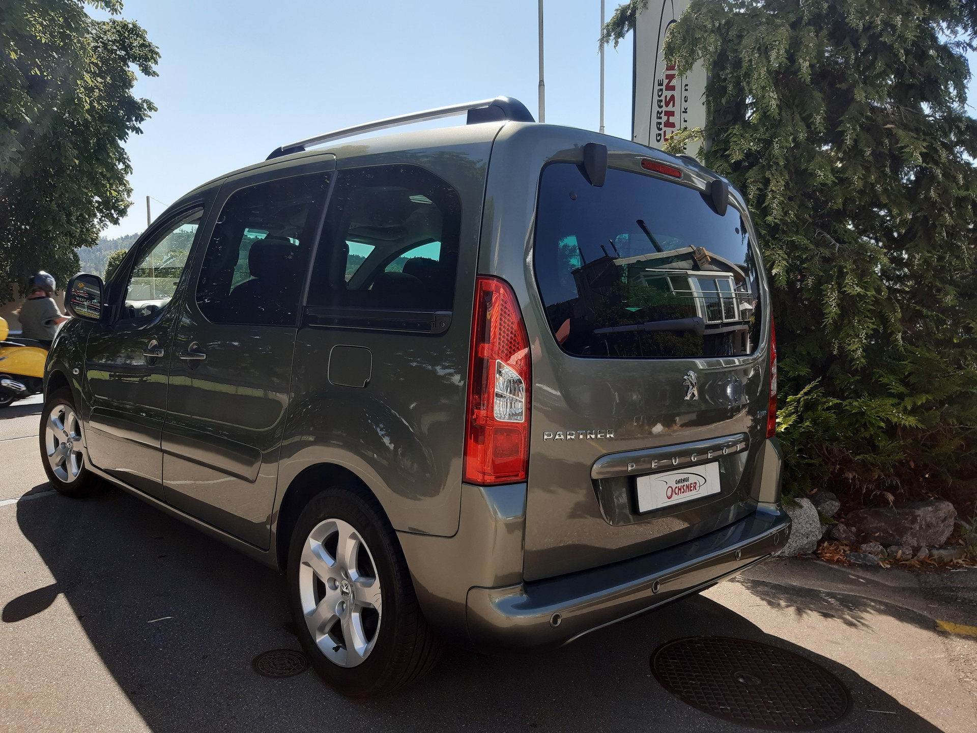 PEUGEOT Partner 1.6 HDI Outdoor-image-2