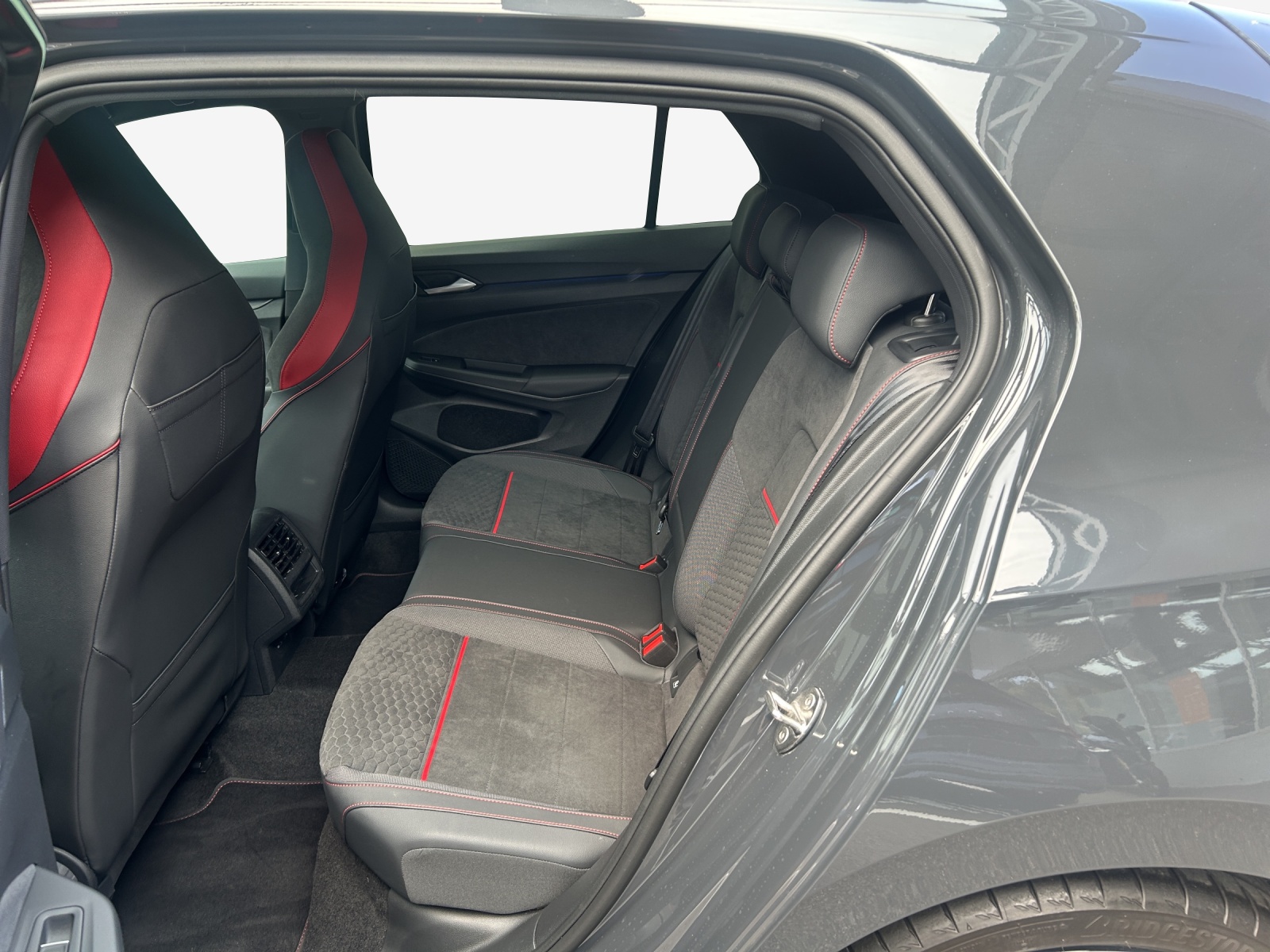 VW Golf 2.0 TSI GTI Clubsport DSG-image-11