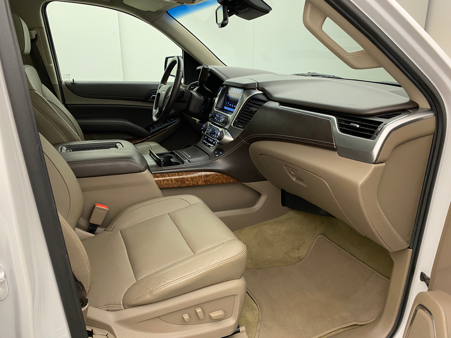 CHEVROLET Suburban 5.3 Premier-image-11