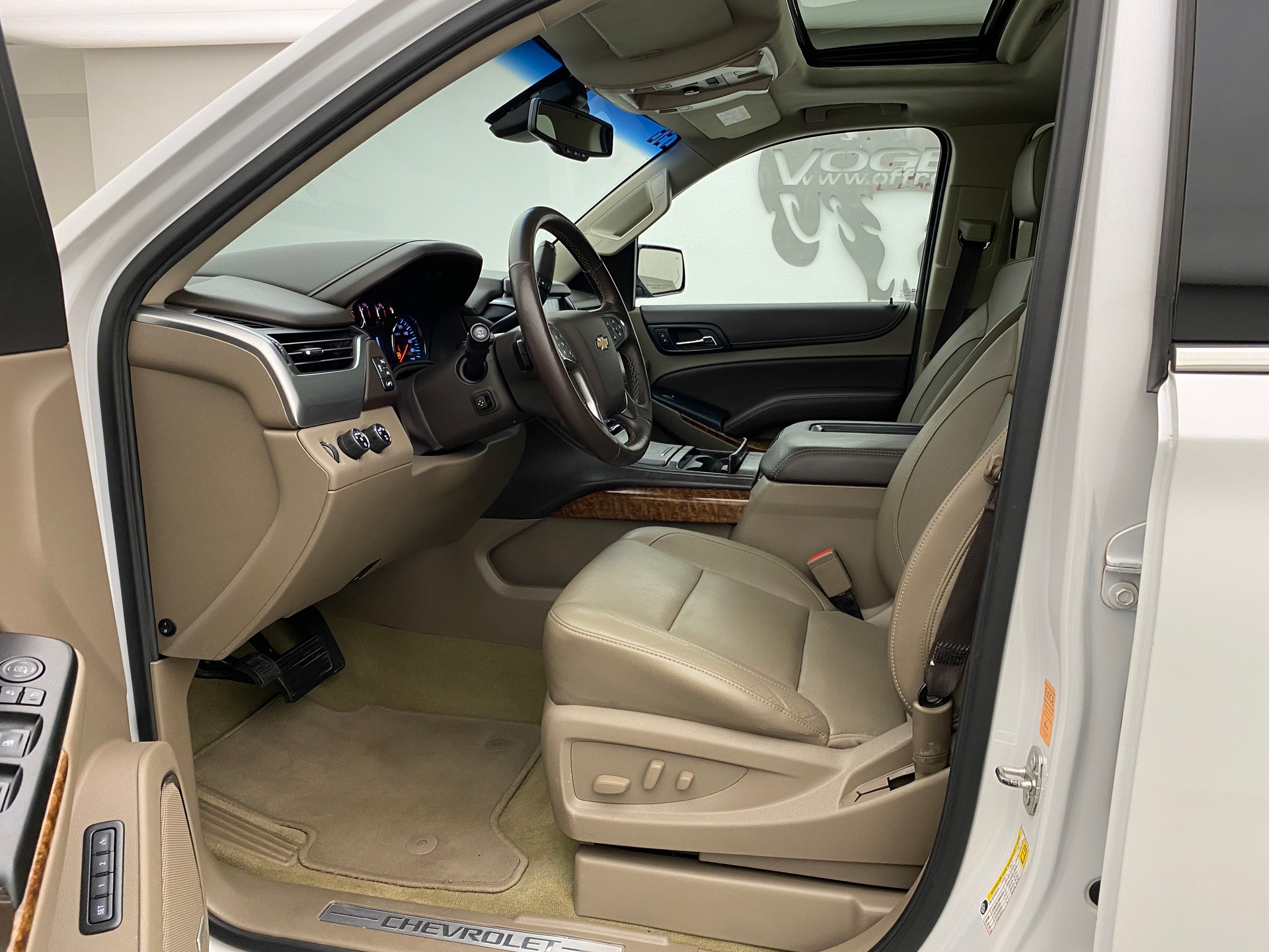 CHEVROLET Suburban 5.3 Premier-image-9