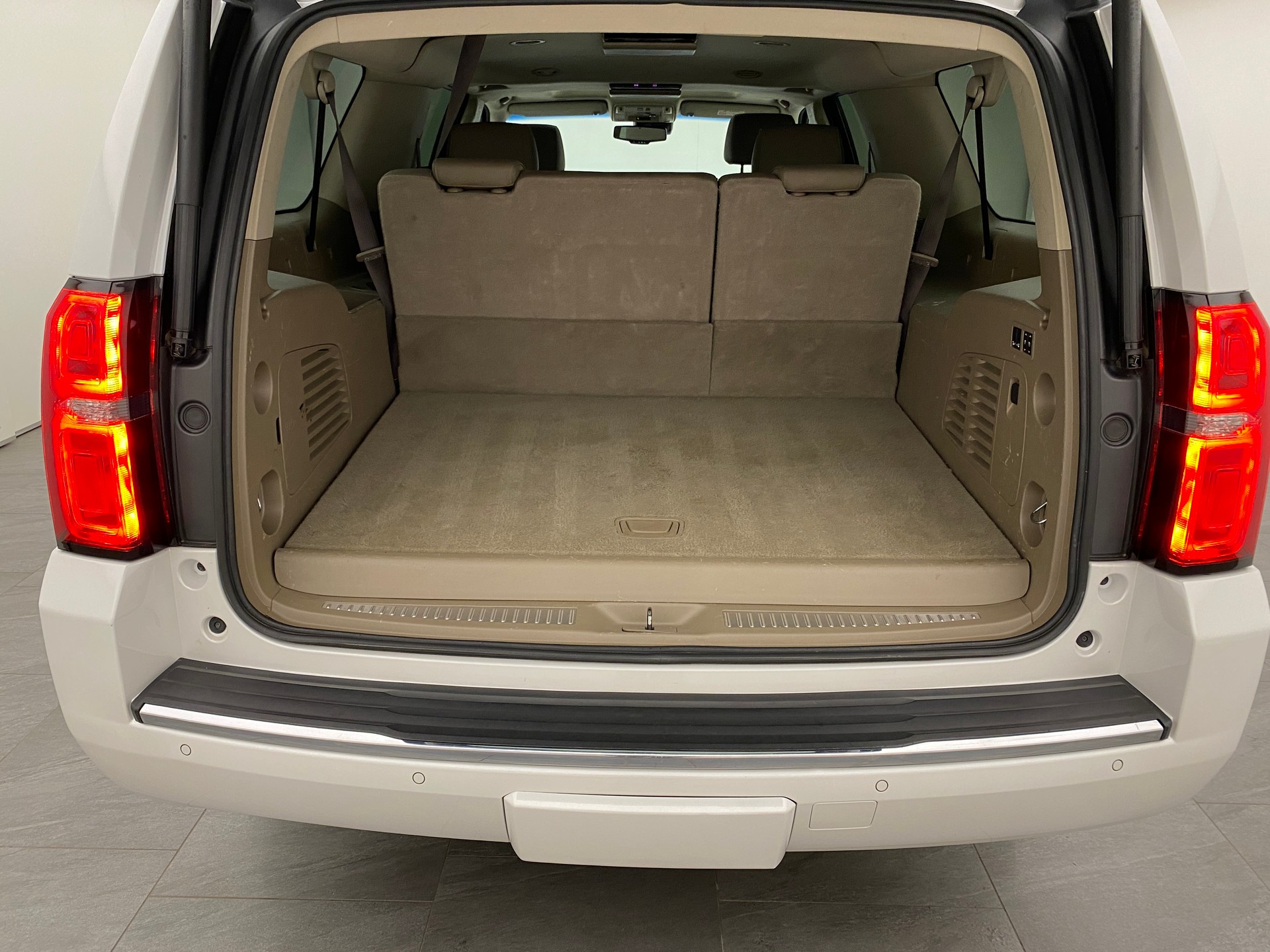 CHEVROLET Suburban 5.3 Premier-image-14