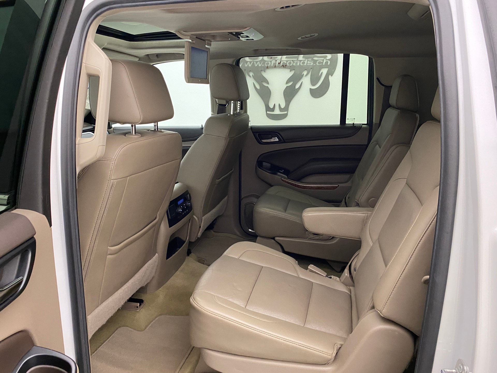 CHEVROLET Suburban 5.3 Premier-image-12