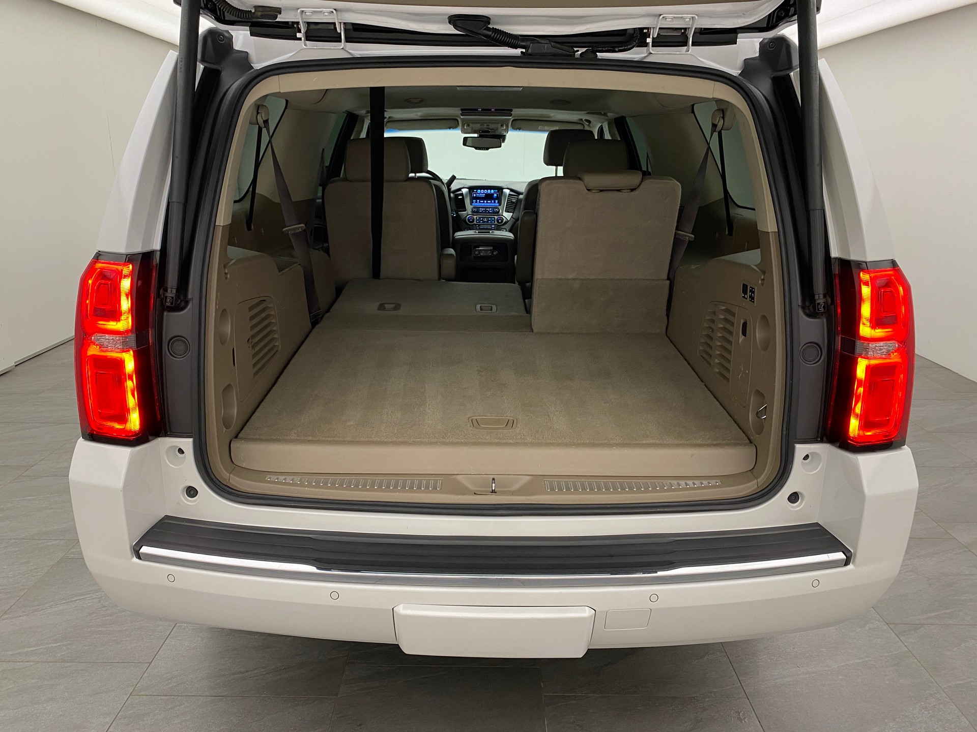 CHEVROLET Suburban 5.3 Premier-image-15