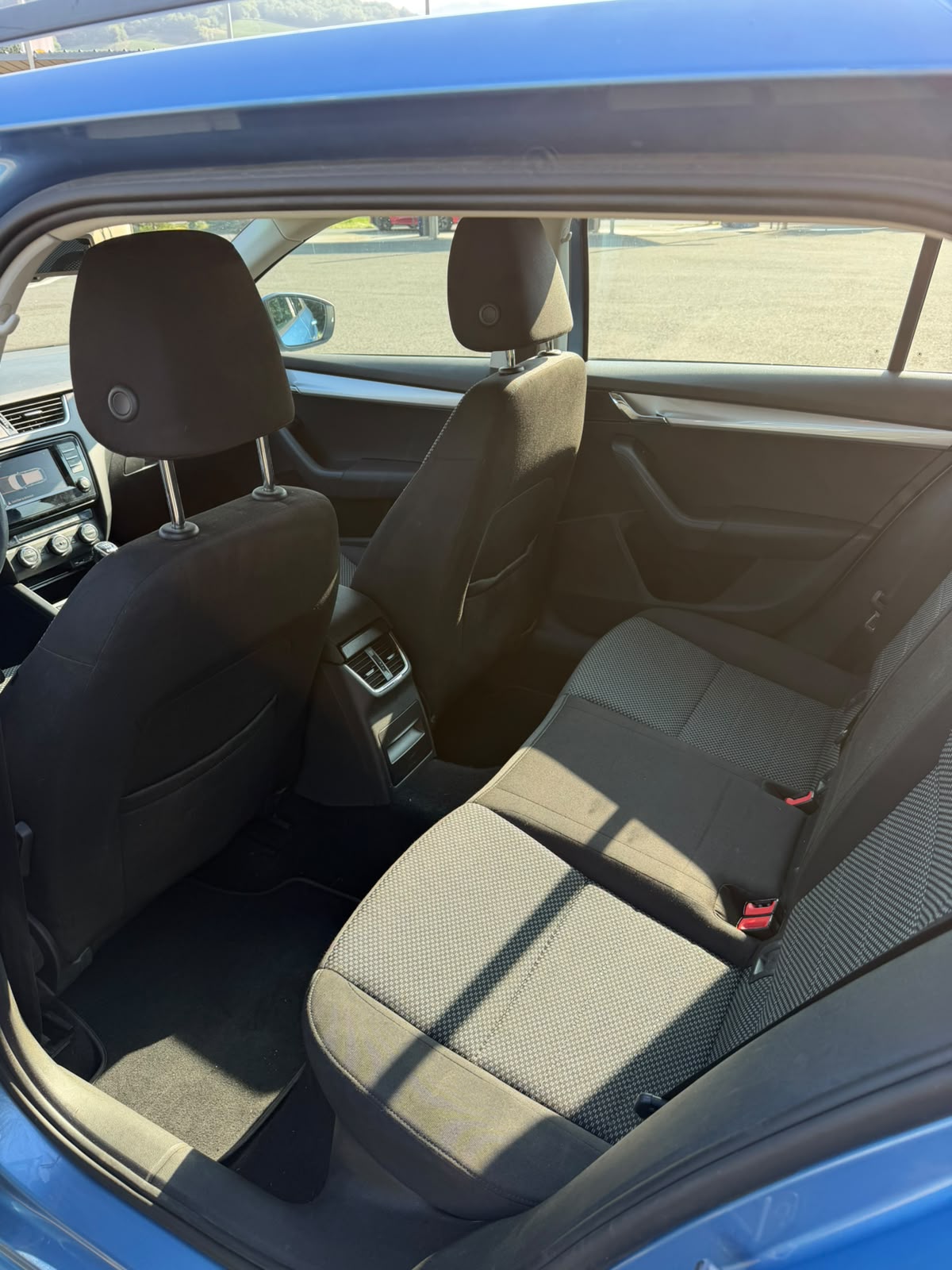 SKODA Octavia Combi 1.6 TDI Style 4x4-image-9