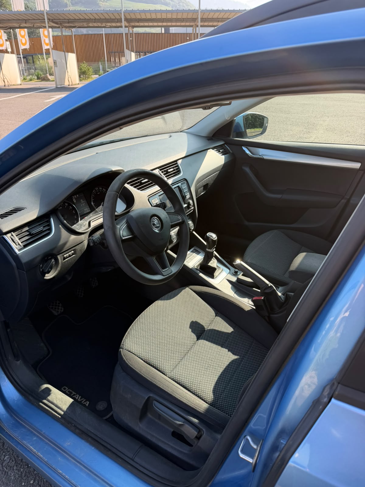 SKODA Octavia Combi 1.6 TDI Style 4x4-image-8