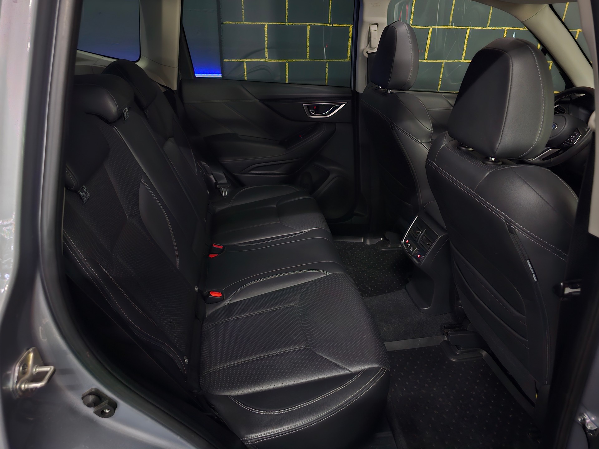 SUBARU Forester 2.0i e-Boxer Luxury Lineartronic-image-9