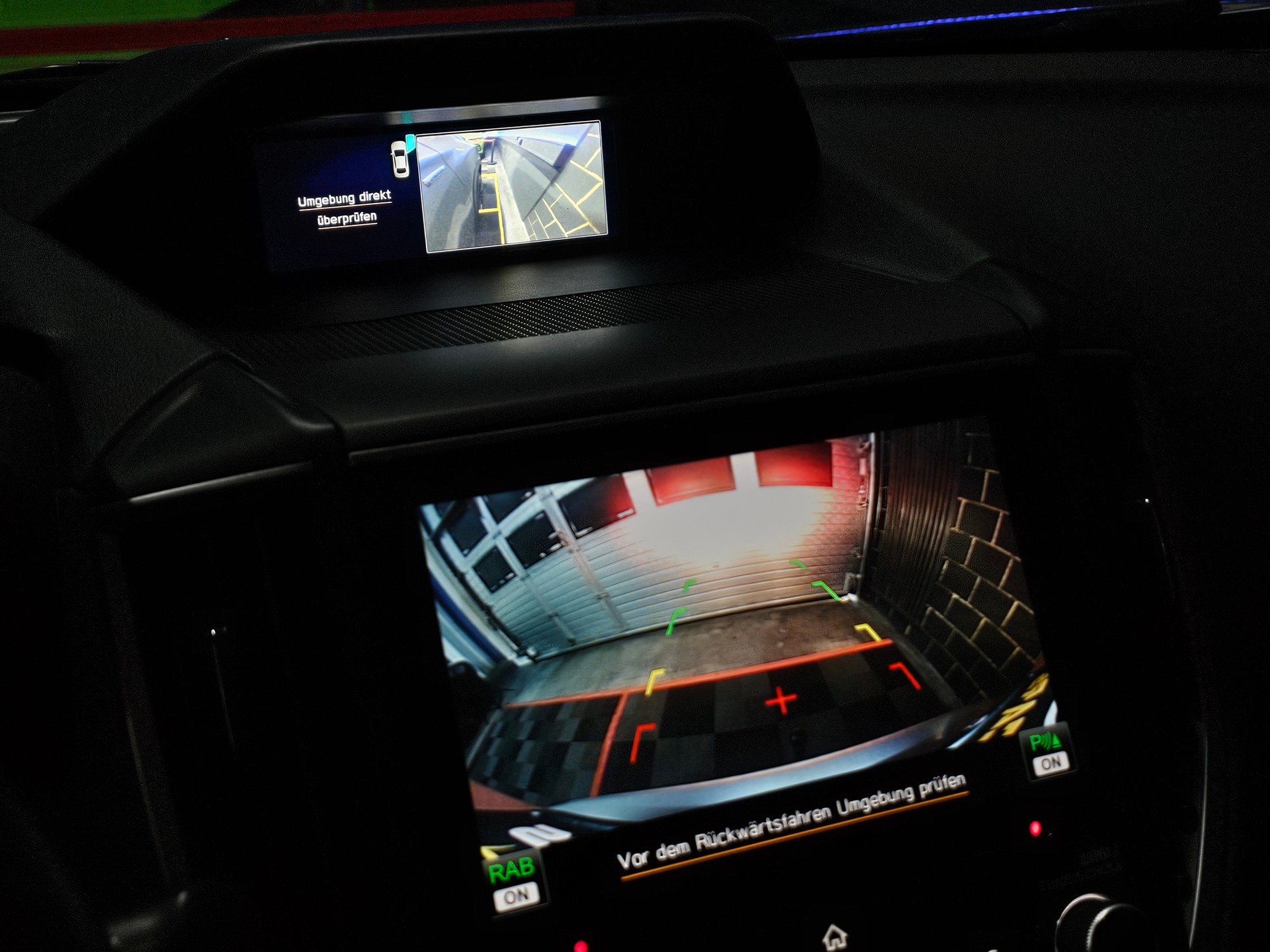 SUBARU Forester 2.0i e-Boxer Luxury Lineartronic-image-14